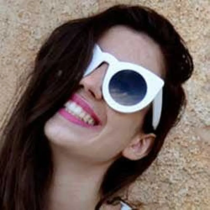 ZNOTZ White sold by Giant Vintage