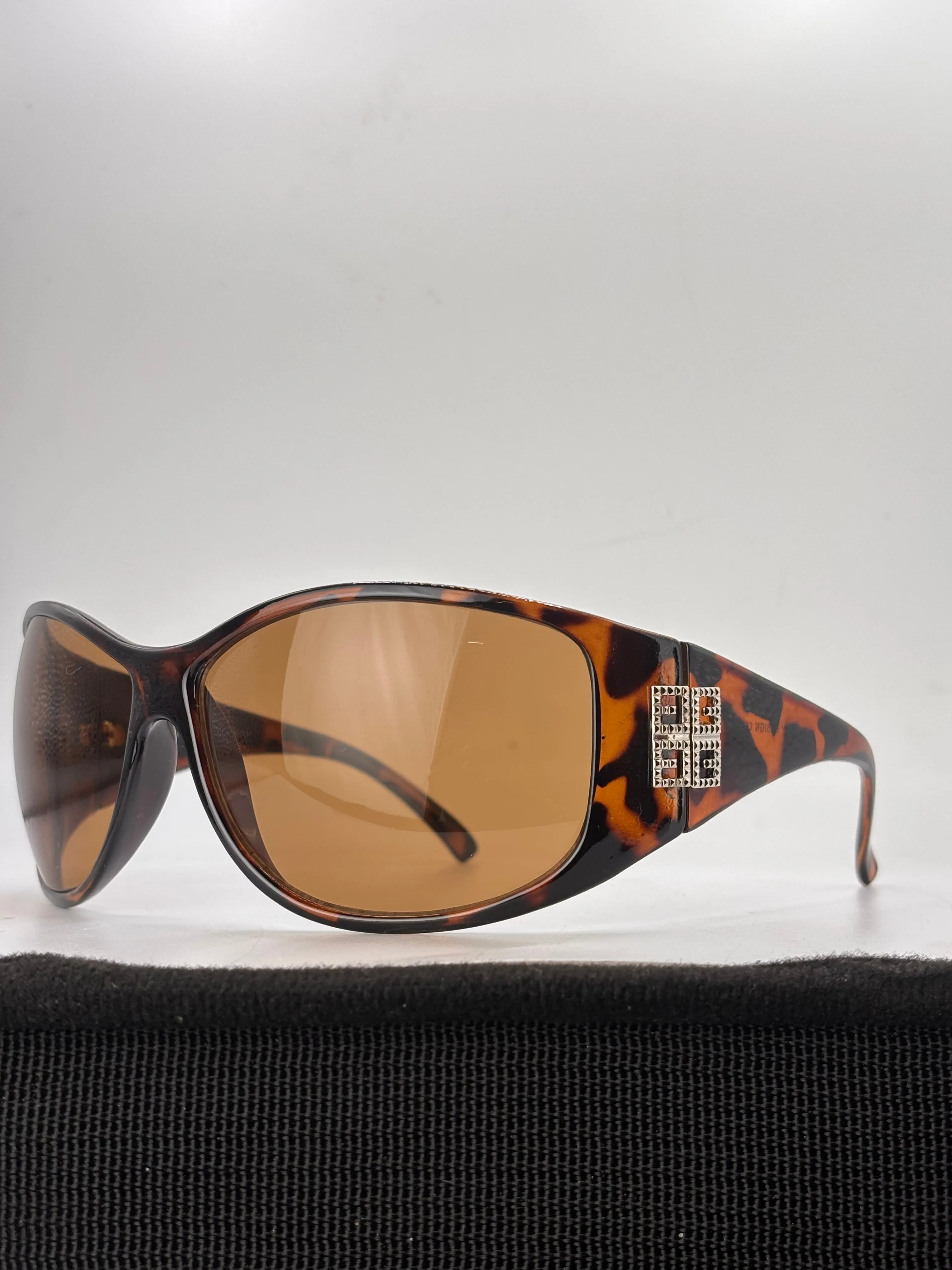COMMAND Shield Sunglasses sold by Giant Vintage product image thumbnail 3