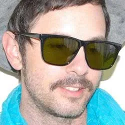 THE BEAT Black sold by Giant Vintage