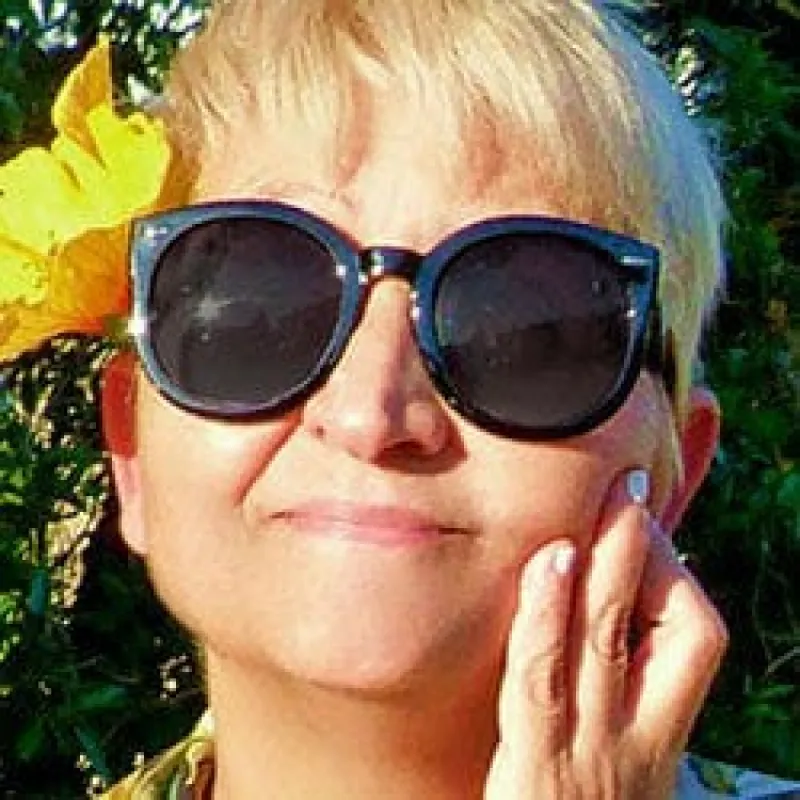 MOXIE Black sold by Giant Vintage