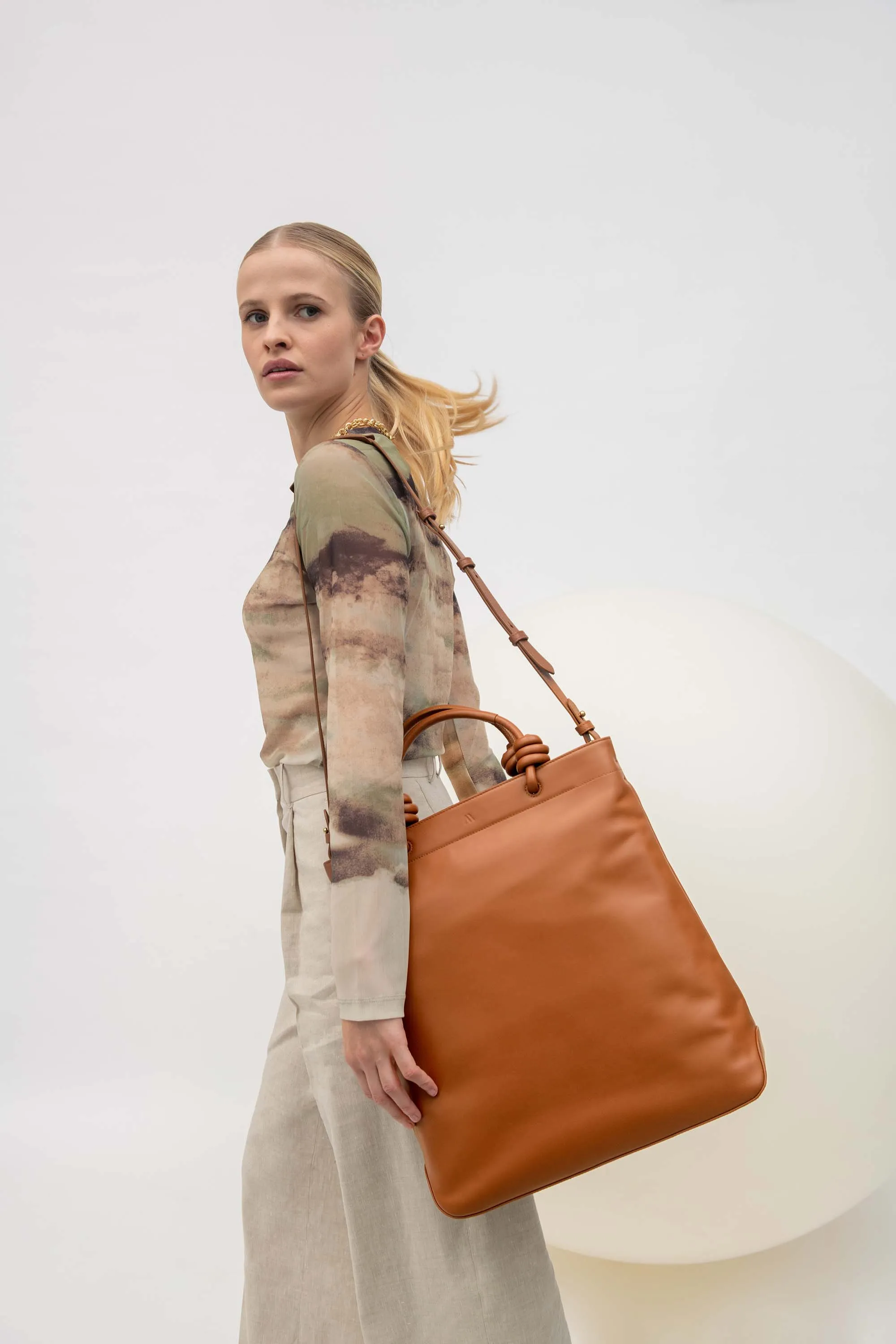 Loop - nappa cognac sold by Kaai nv product image thumbnail 3