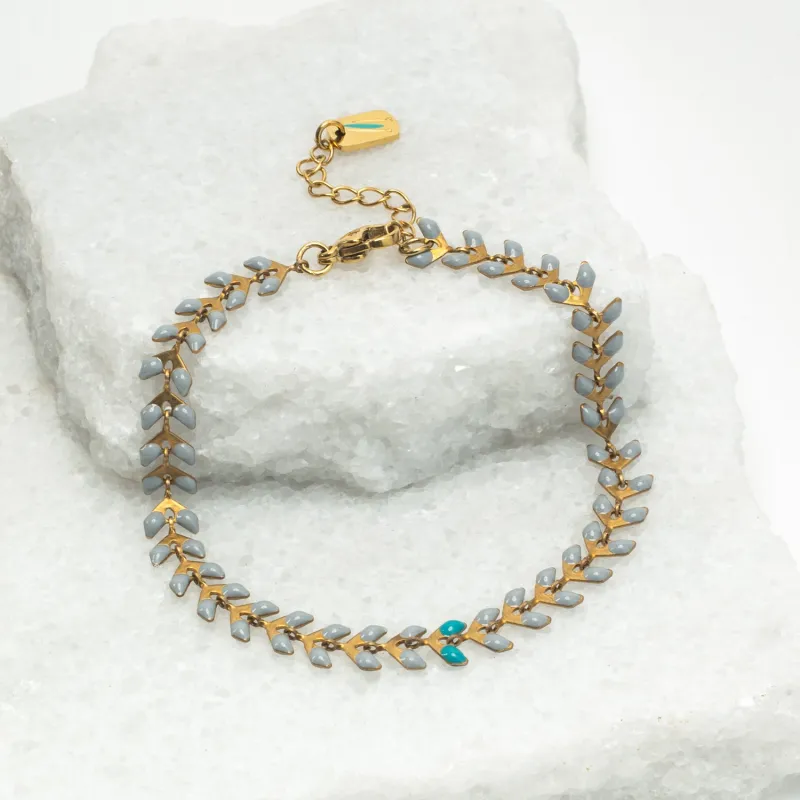 Against the Current Bracelet Gold made by Starfish Project