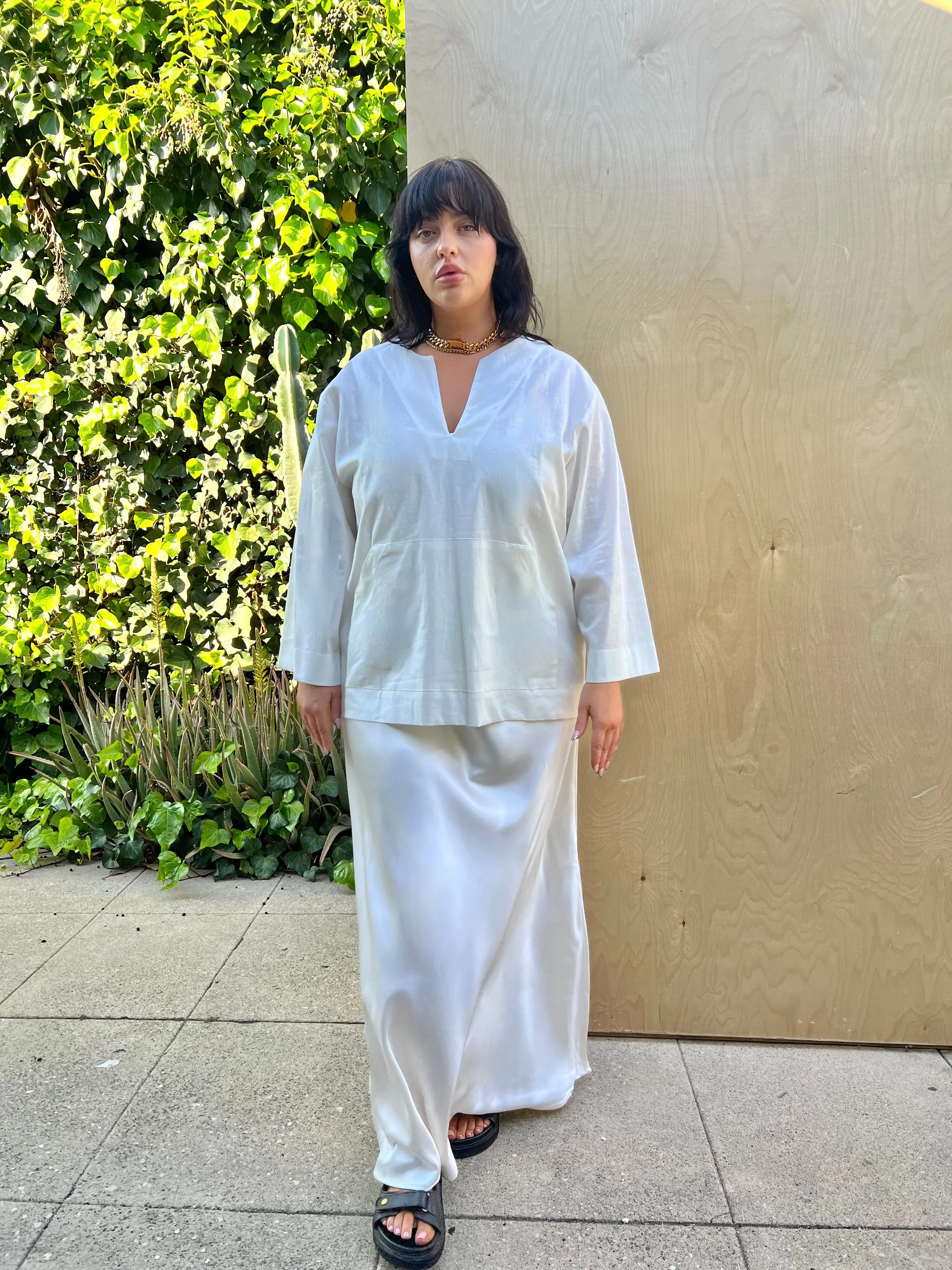 Jallaba Tunic in Soft White Linen sold by Baacal product image thumbnail 2