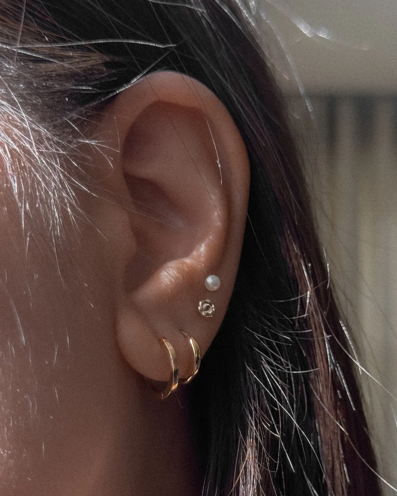 Medium Slim Hoop in 14k Gold sold by Midori Jewelry Co. product image thumbnail 3