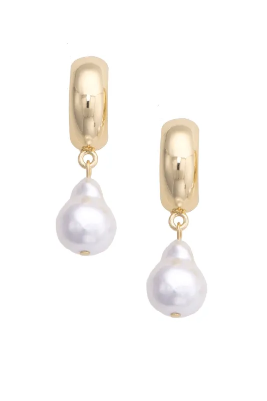 Prim Pearl Half Hoop Earrings in Shiny Gold made by Canvas Style