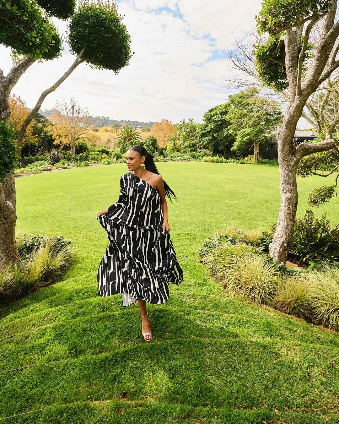 Satu Dress - Hera Noir sold by Diarrablu product image thumbnail 4