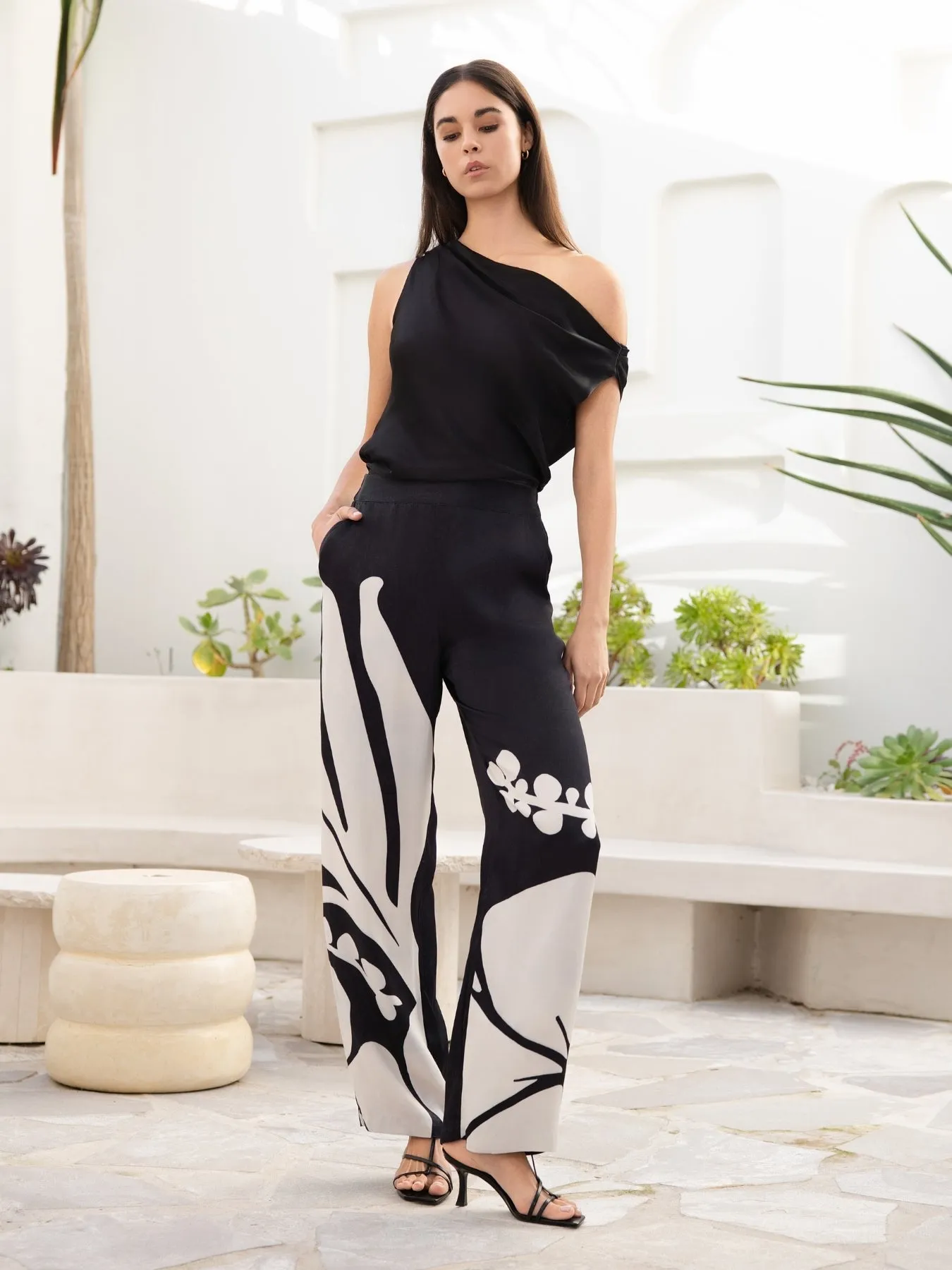 Alba FSC® Certified Viscose Top - Solid Noir sold by Diarrablu product image thumbnail 3