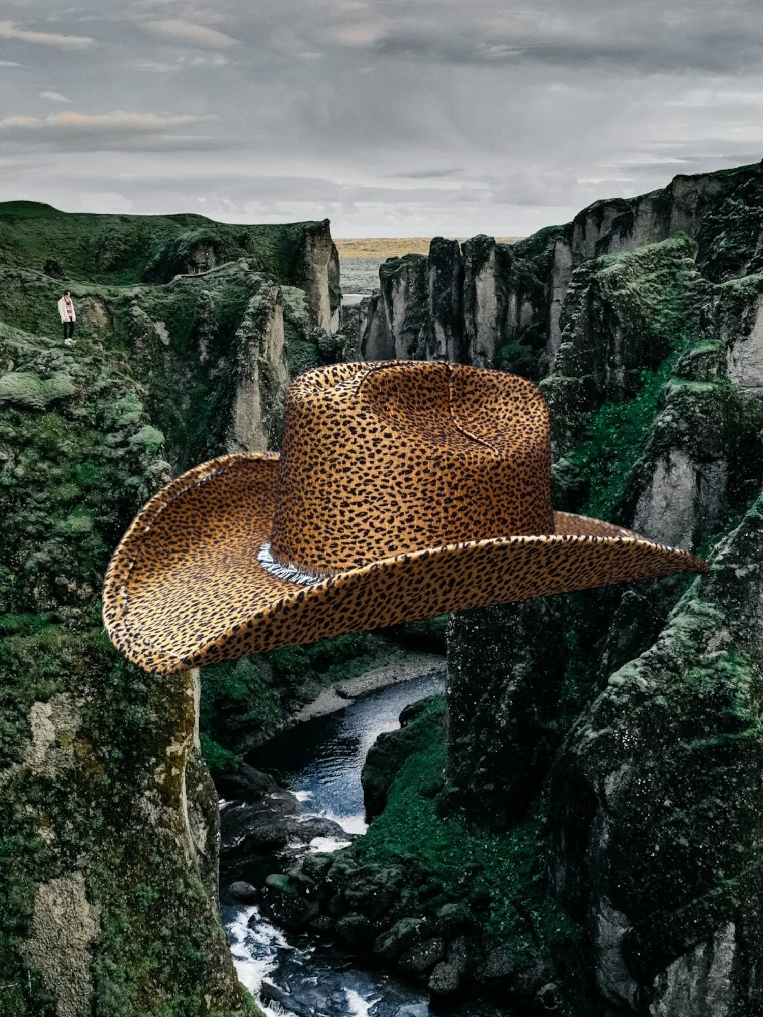 AS SEEN ON BRITTANY ALDEAN!! Golden Savannah Cowboy Hat sold by Glitzy Bella product image thumbnail 4