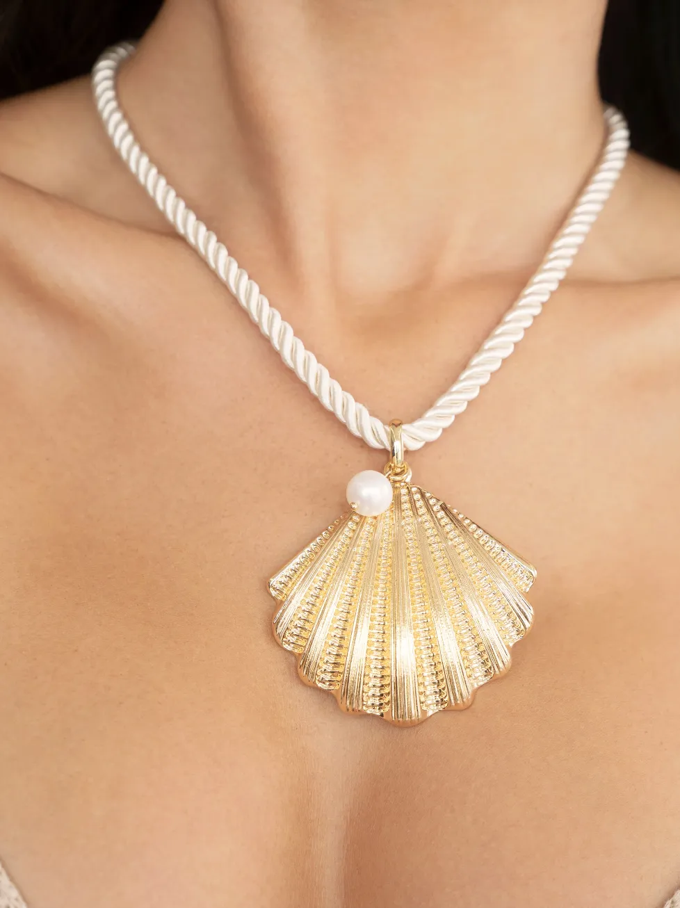 NEW!! Scallop Shell Pendant Necklace sold by Glitzy Bella product image thumbnail 4