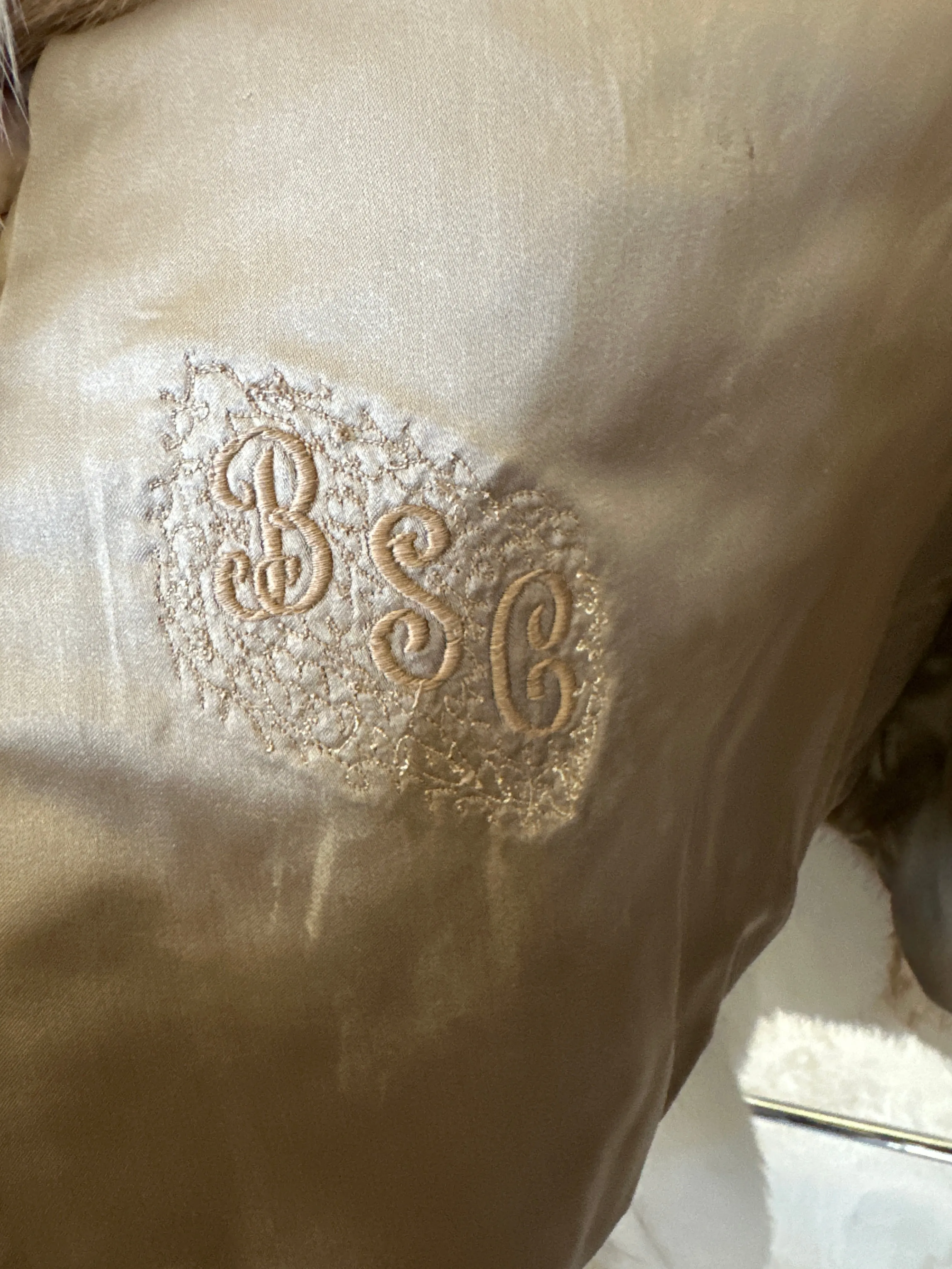 #7 Vintage Coyote Fur Coat - Size S-M sold by Glitzy Bella product image thumbnail 4