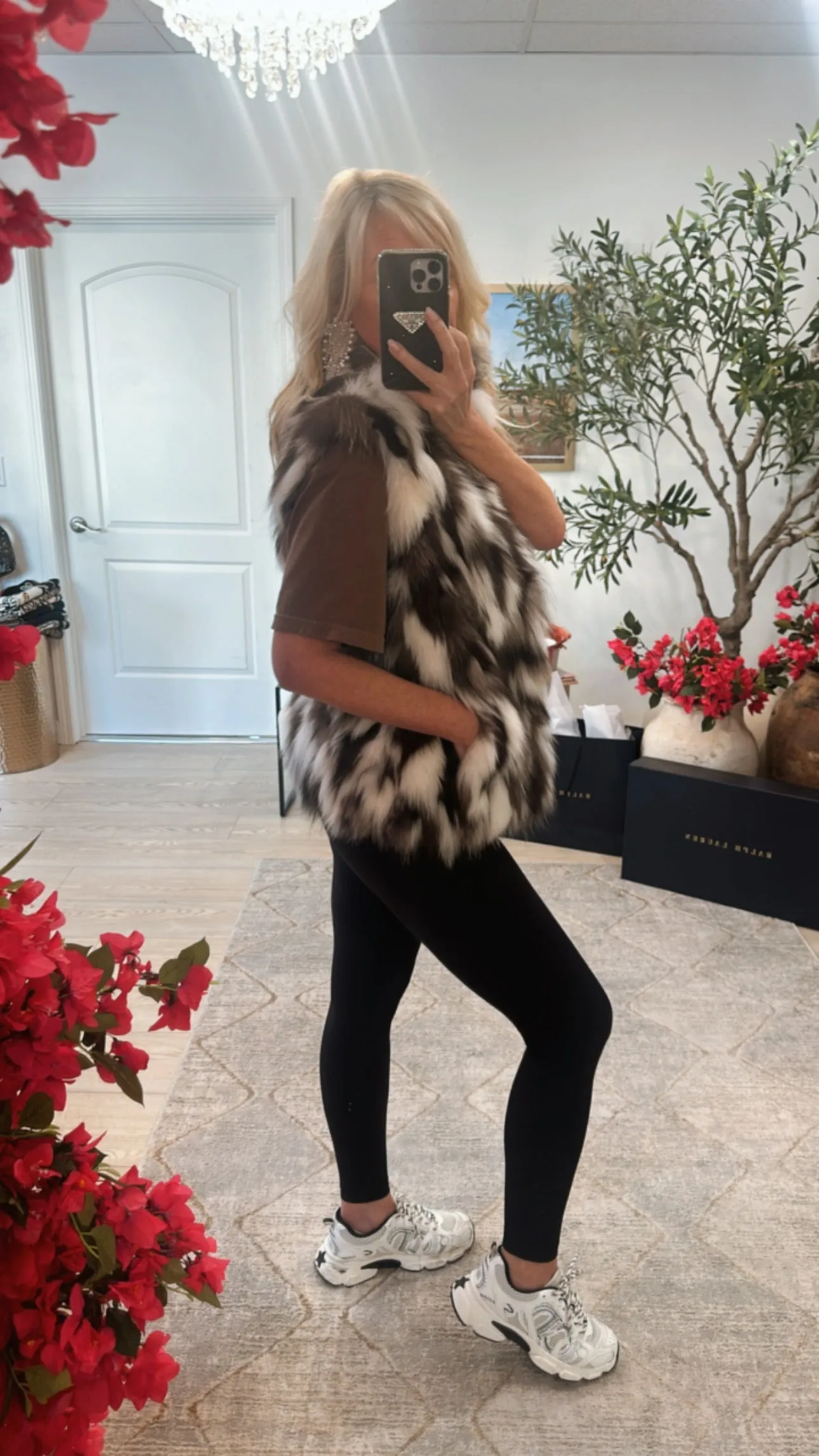 #10 Vintage Fox Fur Vest - Size M-L sold by Glitzy Bella product image thumbnail 4