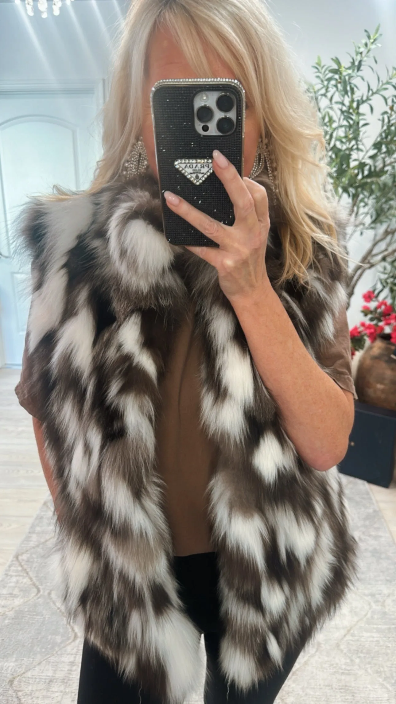 #10 Vintage Fox Fur Vest - Size M-L sold by Glitzy Bella product image thumbnail 3