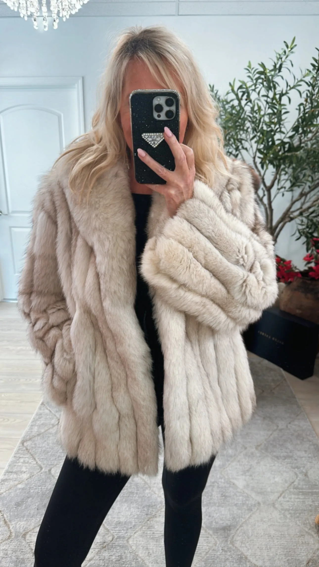 #33 Vintage Silver Fox Fur Jacket - Size M sold by Glitzy Bella product image thumbnail 4