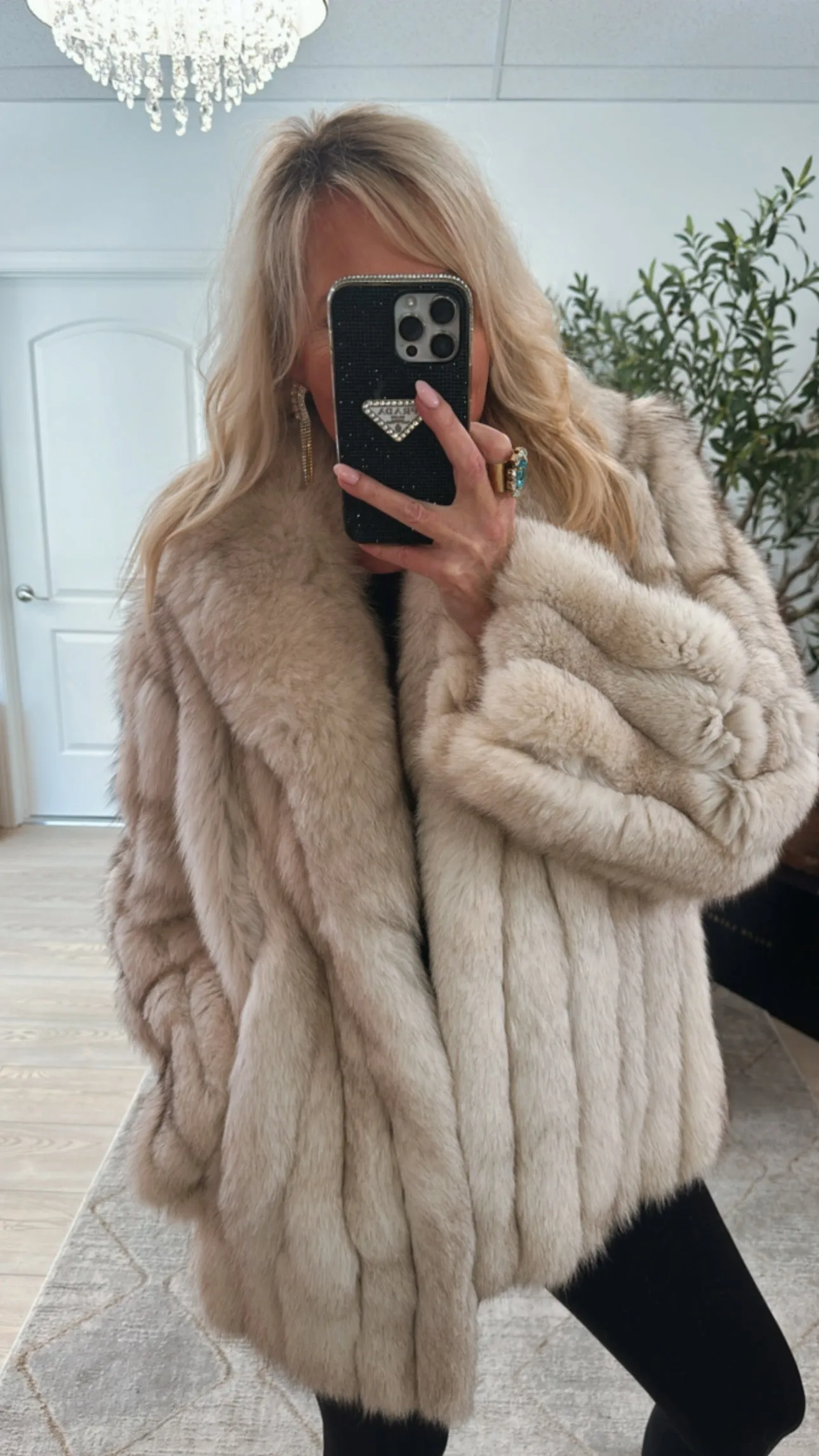 #33 Vintage Silver Fox Fur Jacket - Size M sold by Glitzy Bella product image thumbnail 3