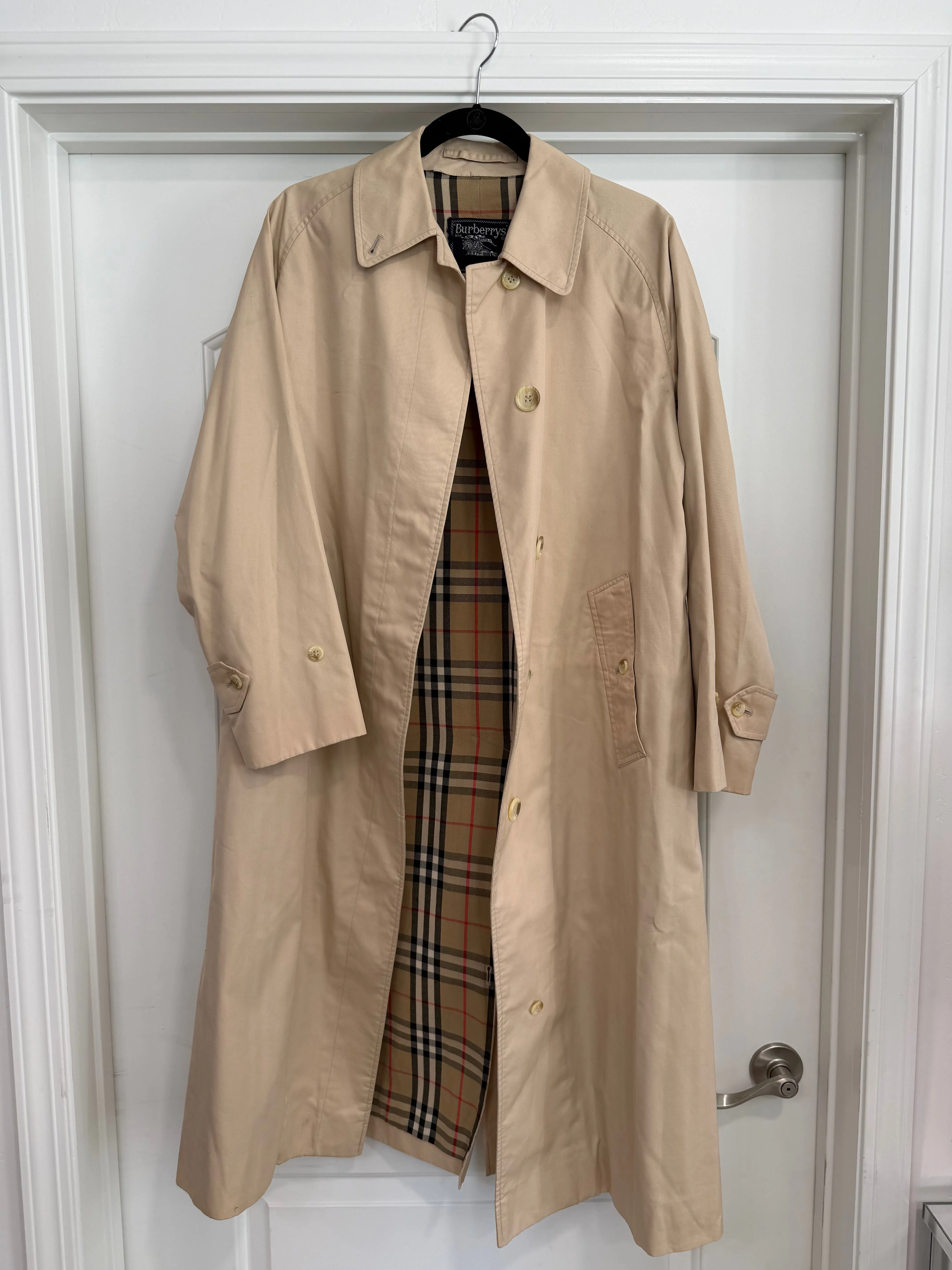 NEW!! Vintage Burberry Trench Coat Size M/L sold by Glitzy Bella product image thumbnail 4