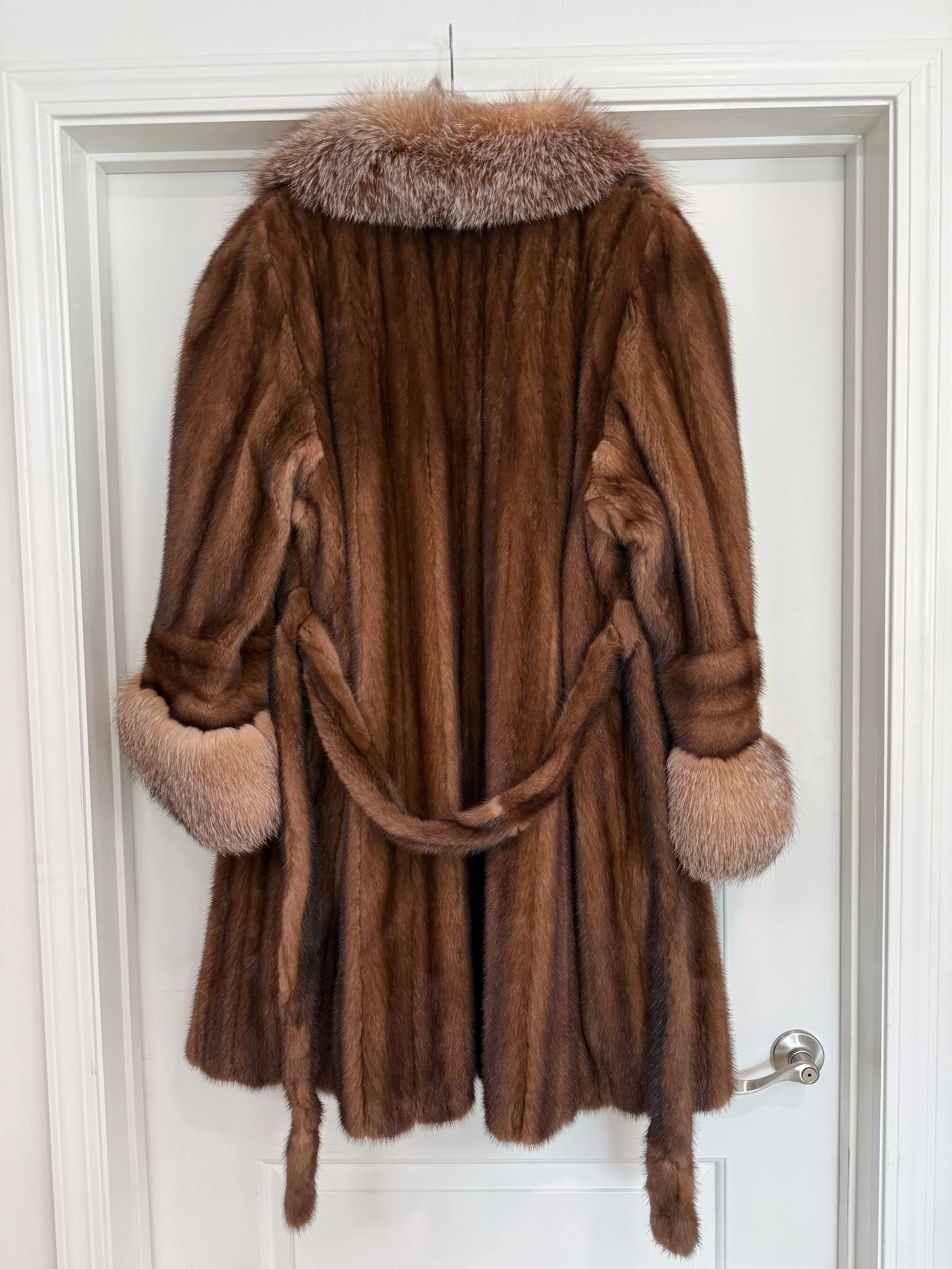 #105 Vintage Demi Buff Mink Coat W/ Crystal Fox Trim Size M/L sold by Glitzy Bella product image thumbnail 4