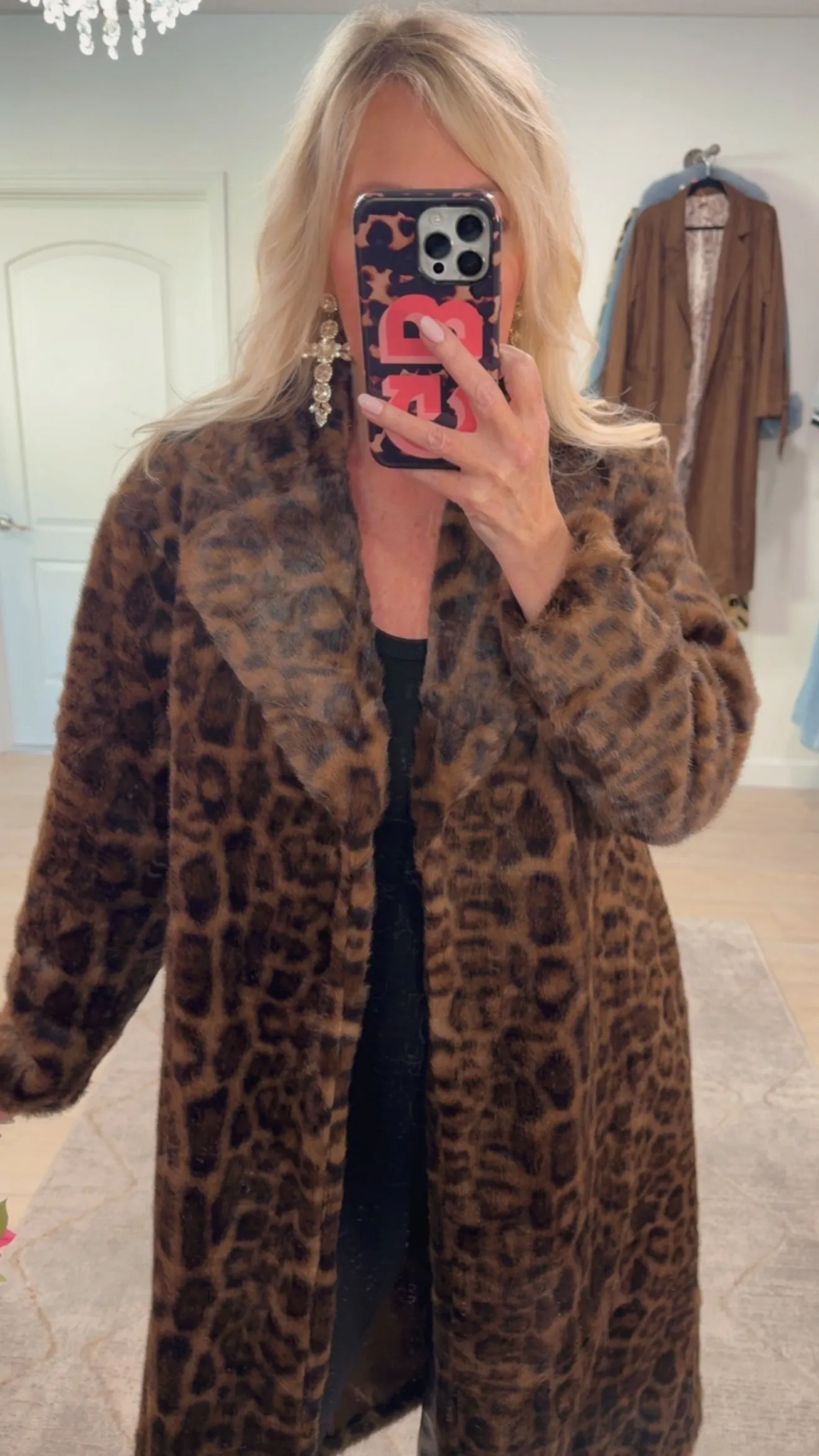 NEW!! "Luxe Muse" Cheetah Faux Fur Coat sold by Glitzy Bella product image thumbnail 2