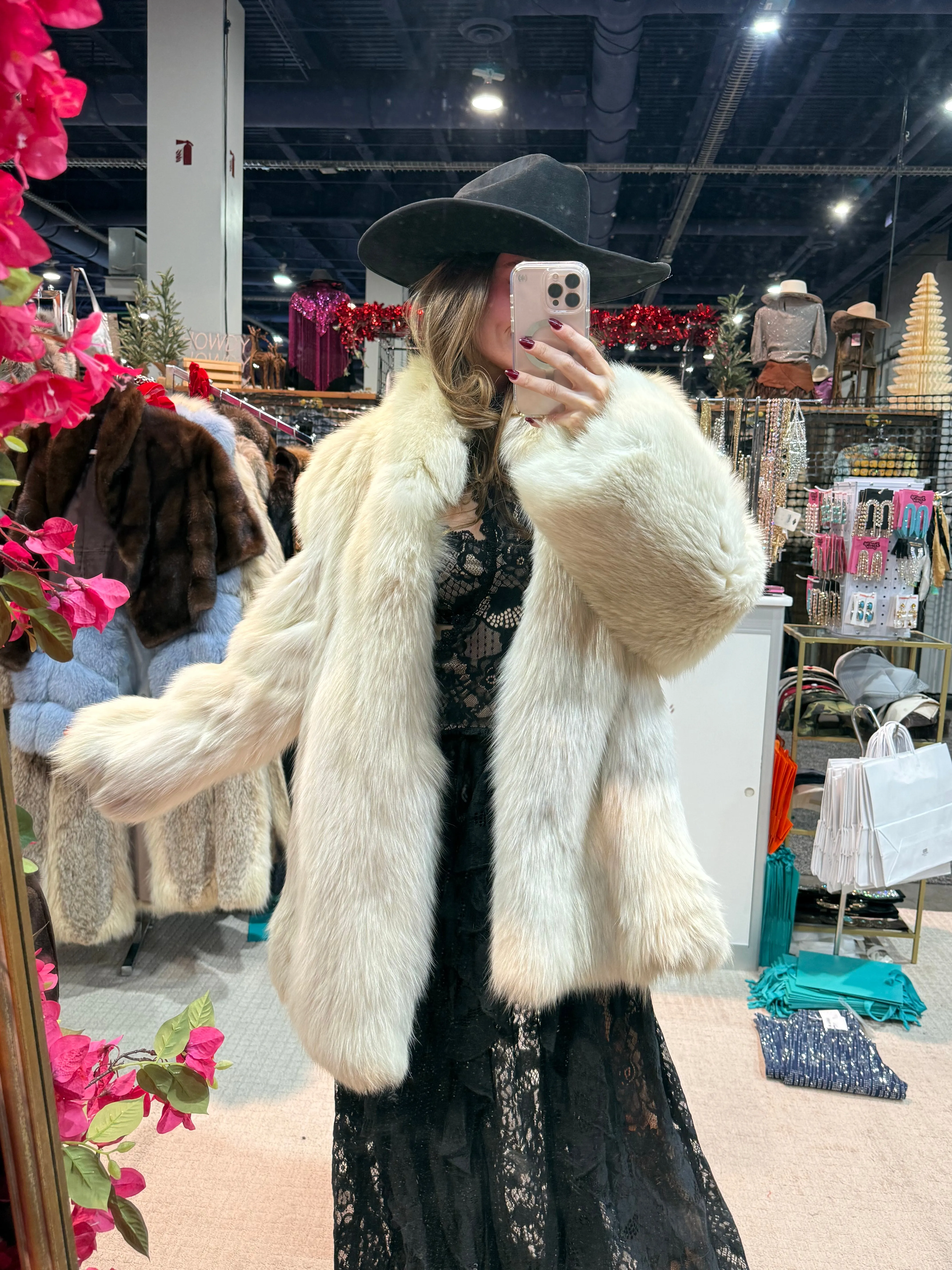 #166 Vintage White Fox Jacket Size Medium/Large sold by Glitzy Bella product image thumbnail 2