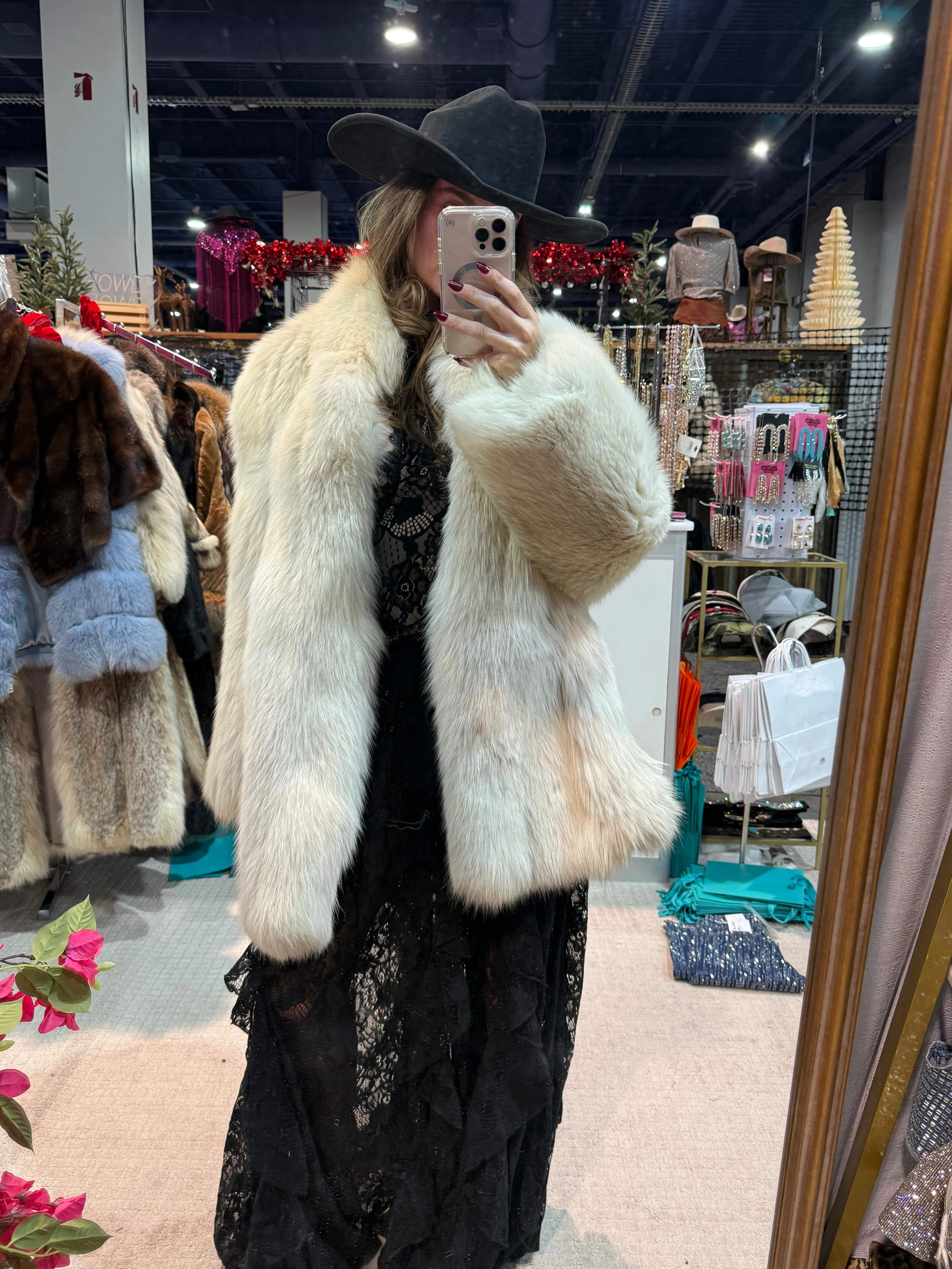 #166 Vintage White Fox Jacket Size Medium/Large sold by Glitzy Bella product image thumbnail 5