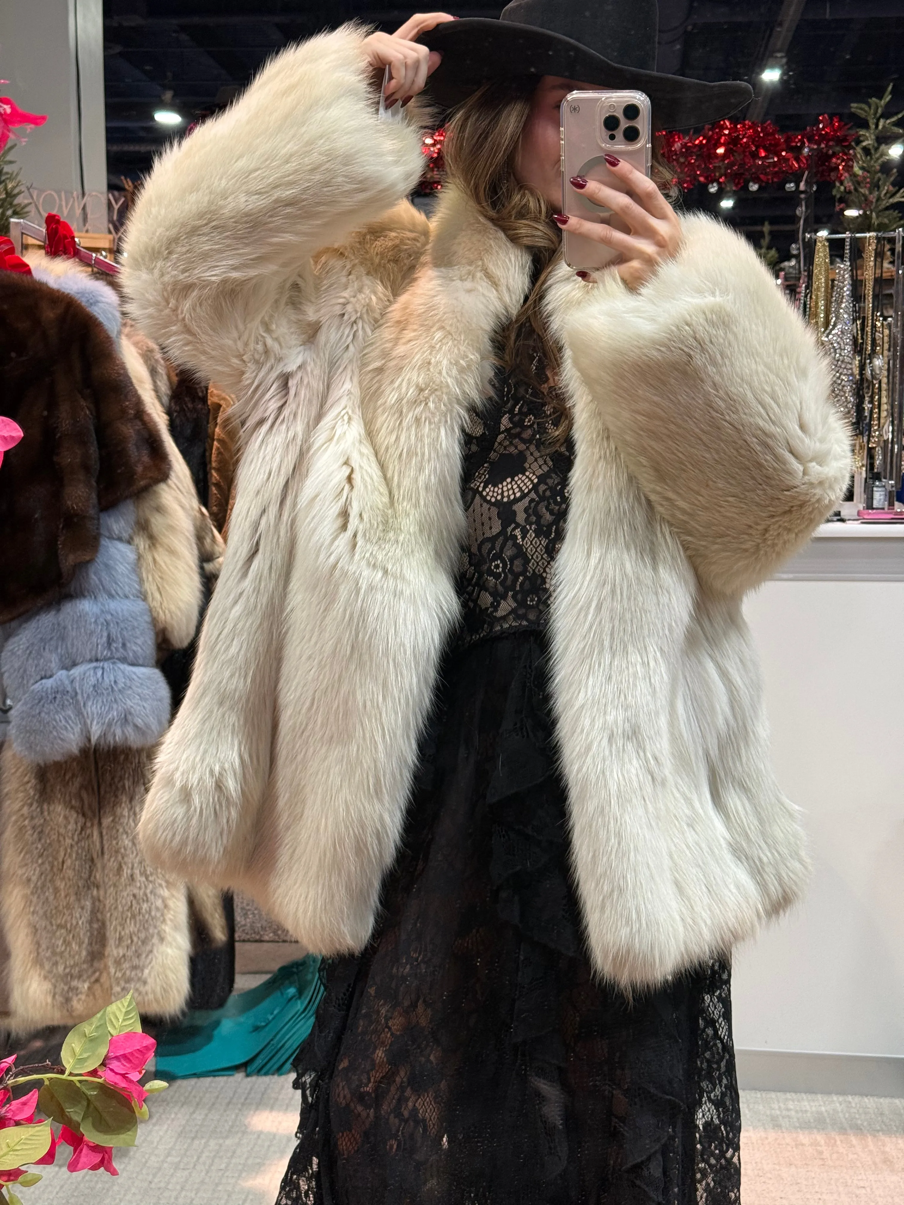 #166 Vintage White Fox Jacket Size Medium/Large sold by Glitzy Bella product image thumbnail 4