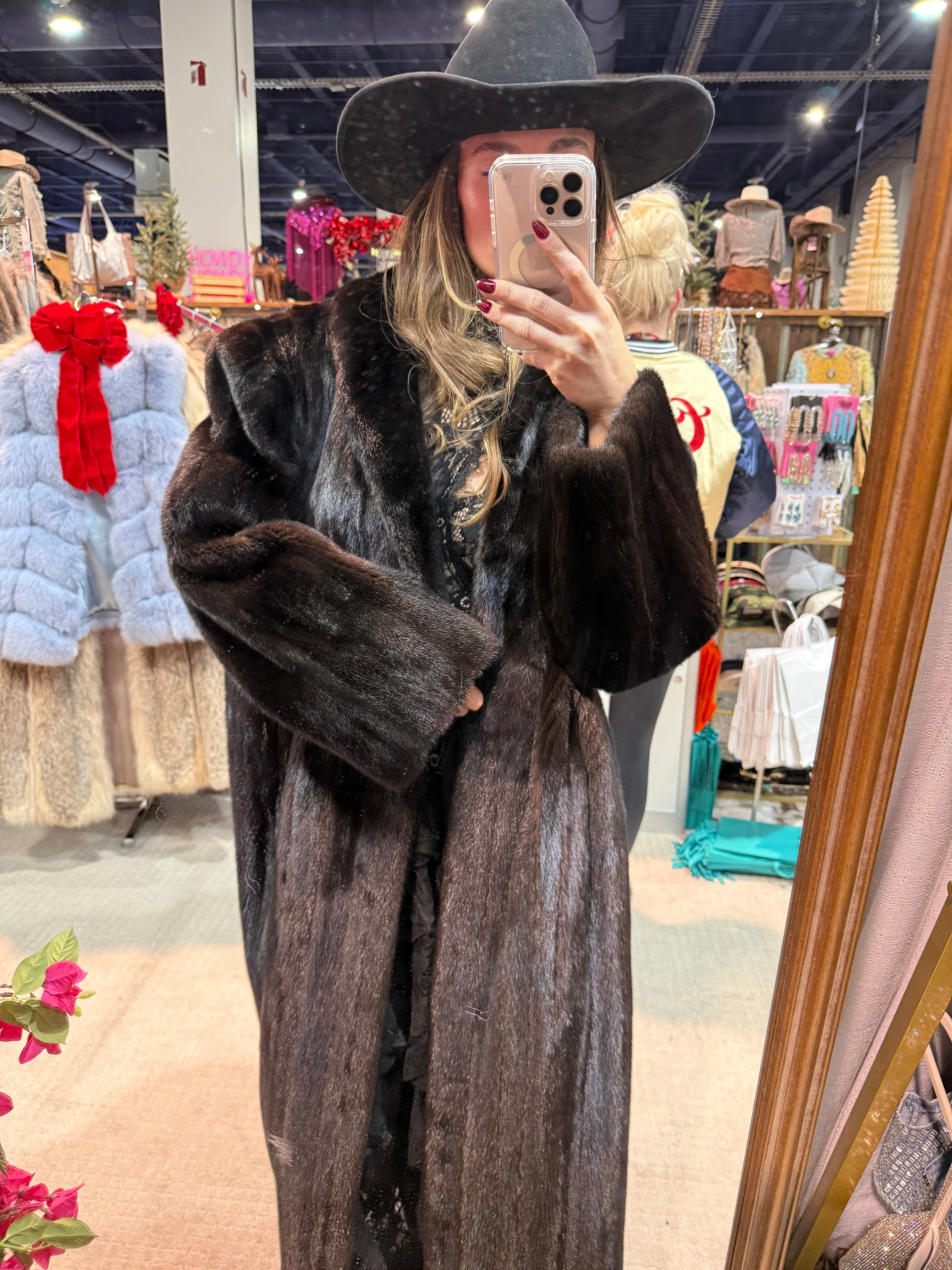 #157 Vintage Ranch Mink Coat - Size L/XL sold by Glitzy Bella product image thumbnail 3