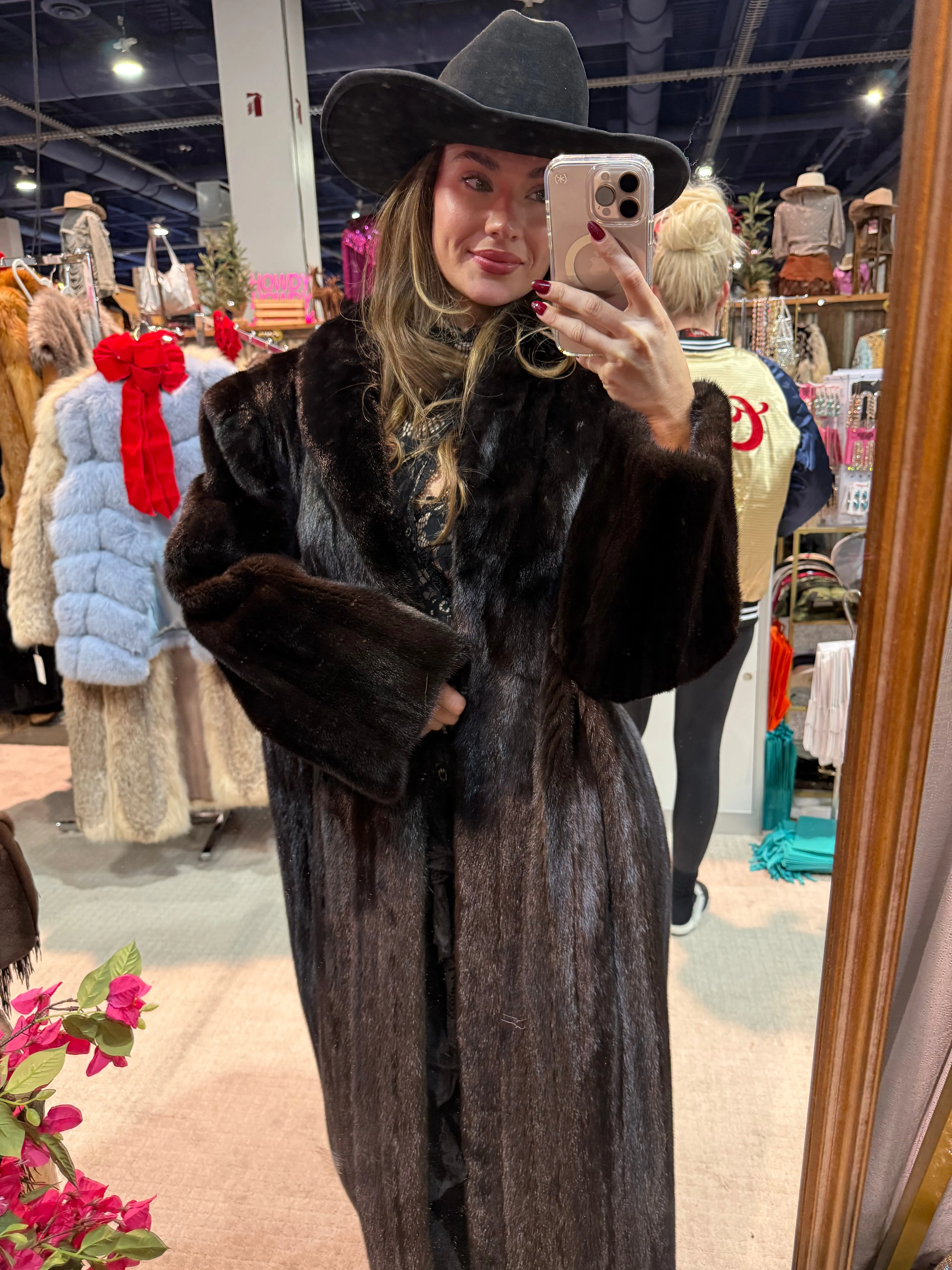 #157 Vintage Ranch Mink Coat - Size L/XL sold by Glitzy Bella product image thumbnail 2