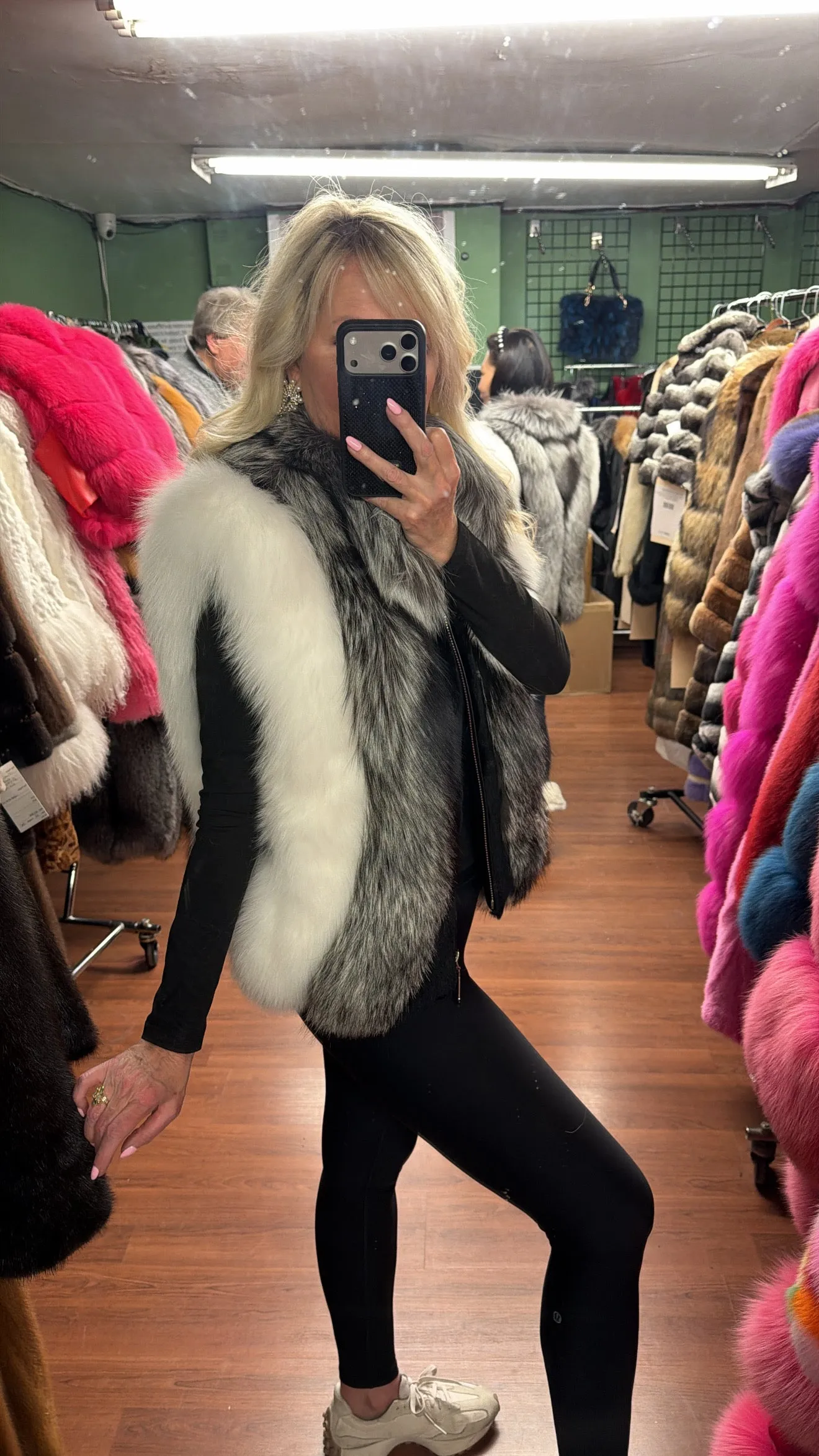 #GB26 Vintage Dyed Fox Fur Vest Size Large sold by Glitzy Bella product image thumbnail 2