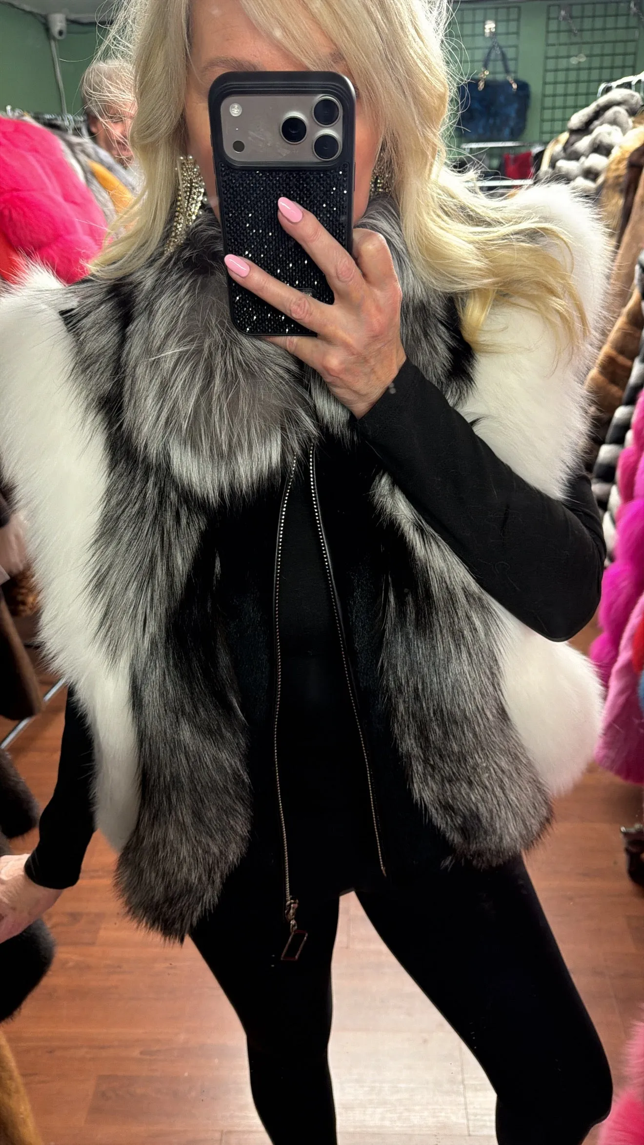 #GB26 Vintage Dyed Fox Fur Vest Size Large sold by Glitzy Bella product image thumbnail 3