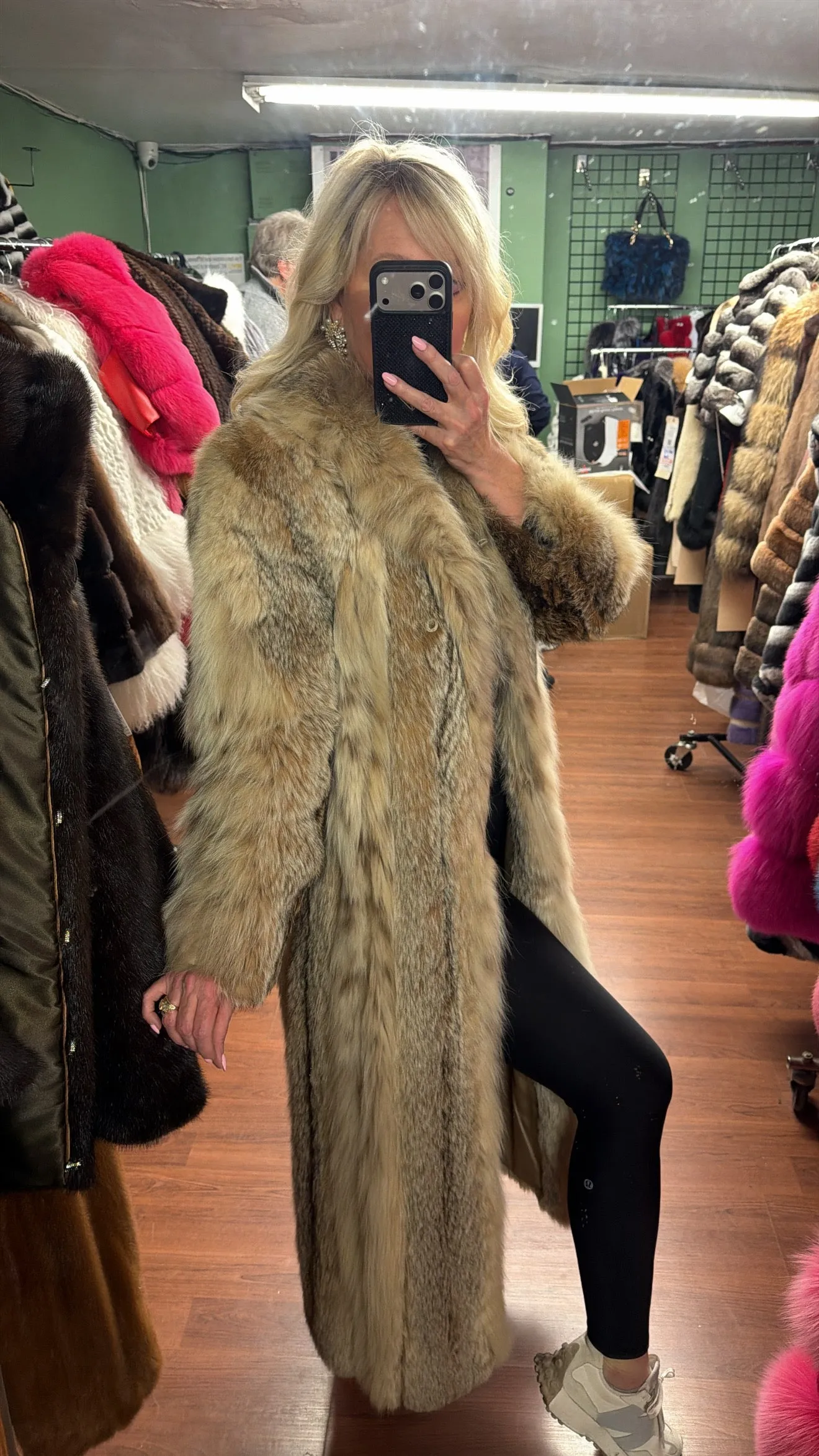 #GB13 Vintage Lynx Fur Coat sold by Glitzy Bella product image thumbnail 2