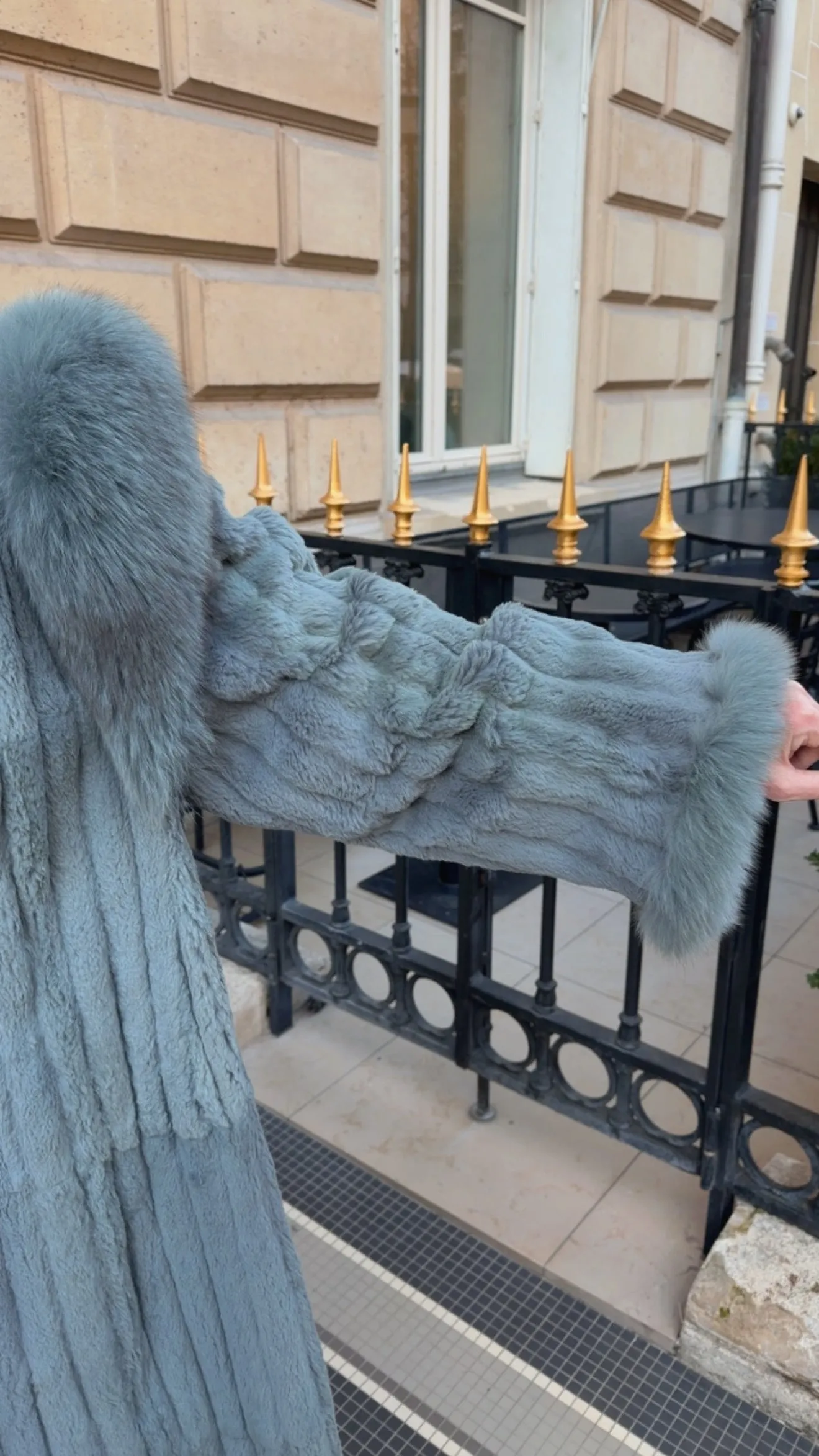 #GB57 Vintage Dyed Beaver w/ Fox Fur Coat - Size Medium sold by Glitzy Bella product image thumbnail 3