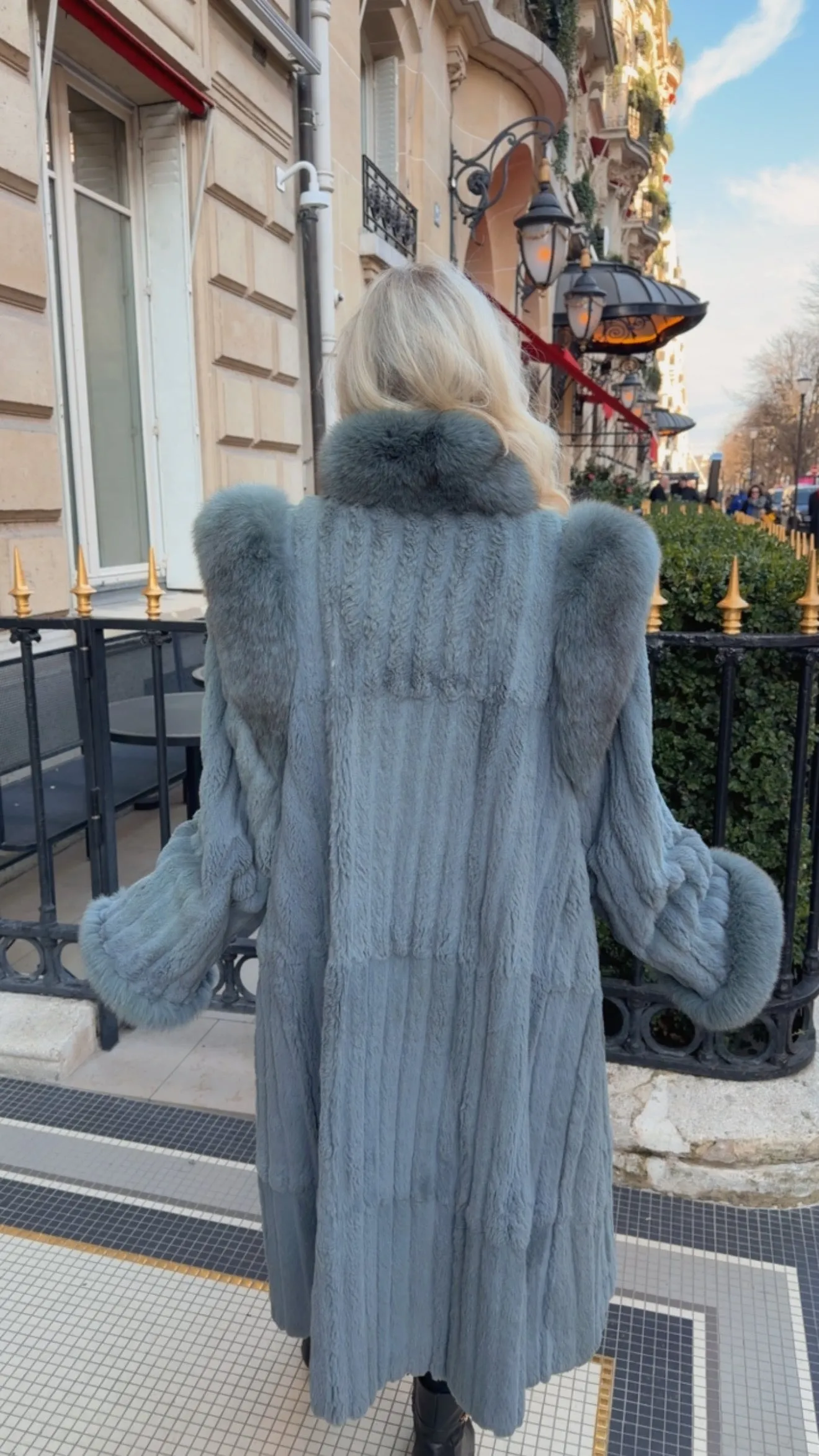 #GB57 Vintage Dyed Beaver w/ Fox Fur Coat - Size Medium sold by Glitzy Bella product image thumbnail 2