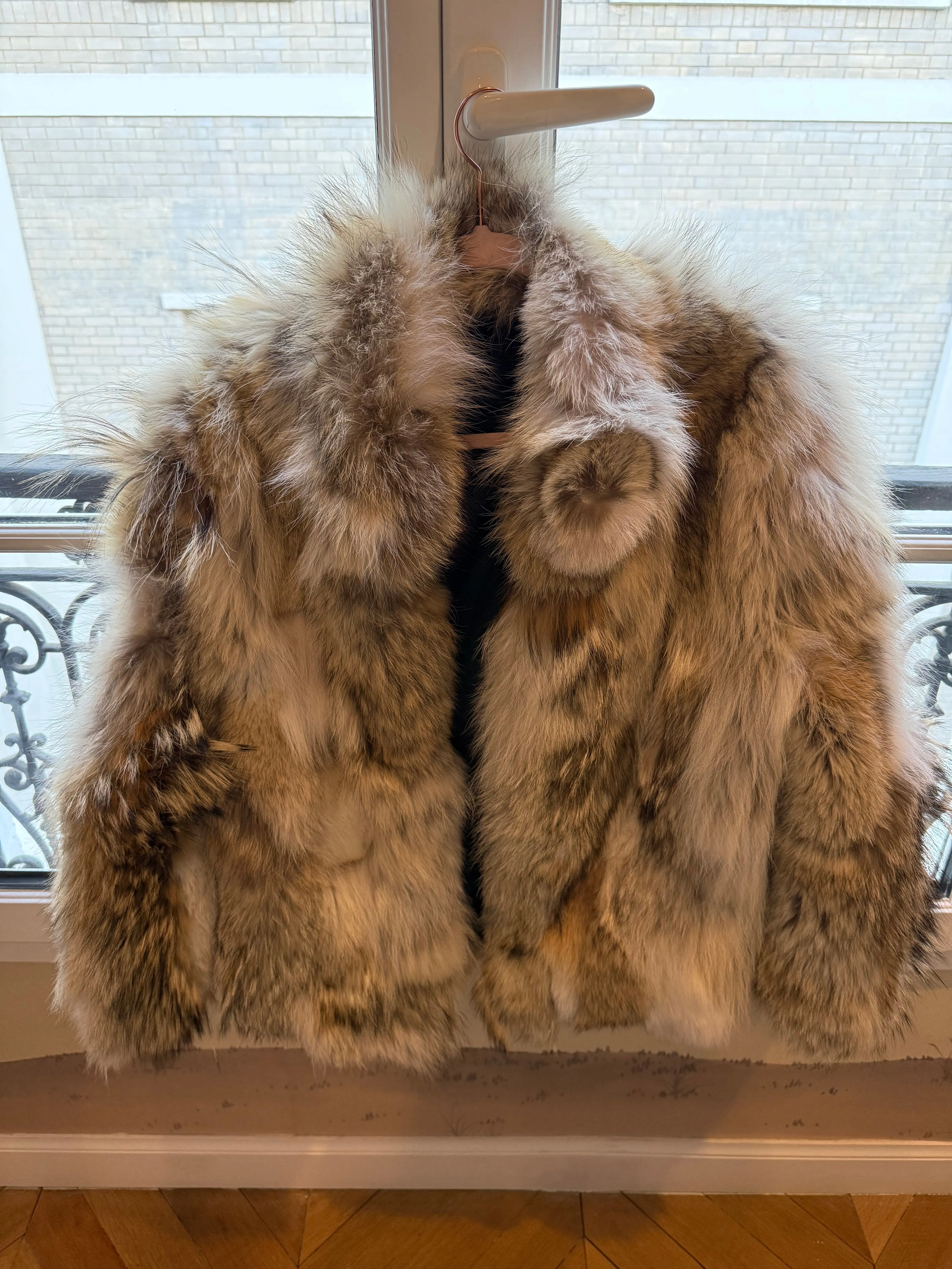 #GB71 Vintage Coyote Fur Jacket Size Medium sold by Glitzy Bella product image thumbnail 4