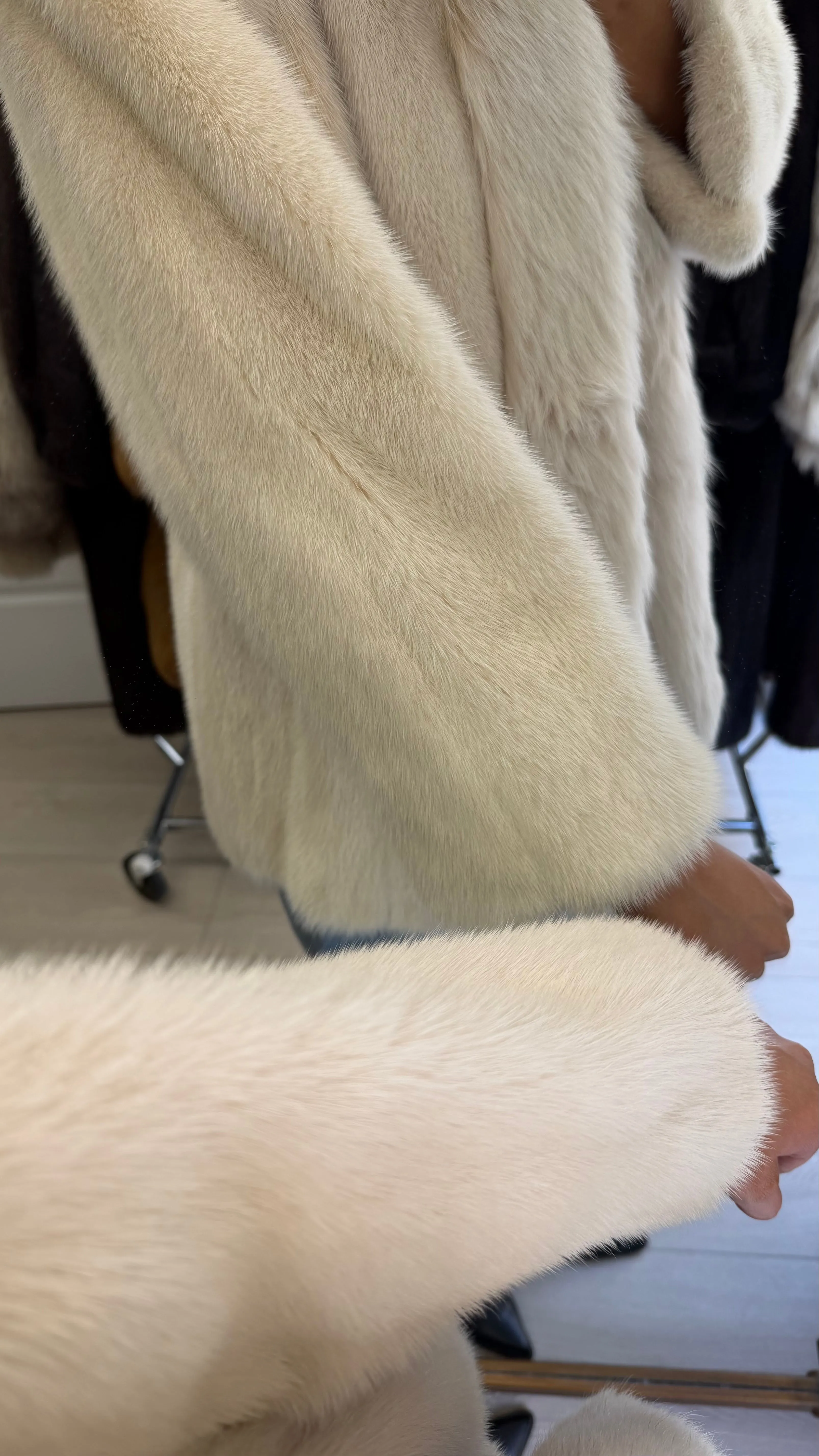 #13 Vintage Blonde Mink Jacket w/ Fox Tuxedo Size S/M sold by Glitzy Bella product image thumbnail 4