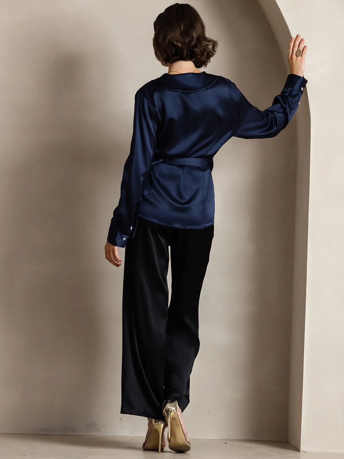 19 Momme Silk Fashionable V-Neck Shirt sold by SilkSilky product image thumbnail 2