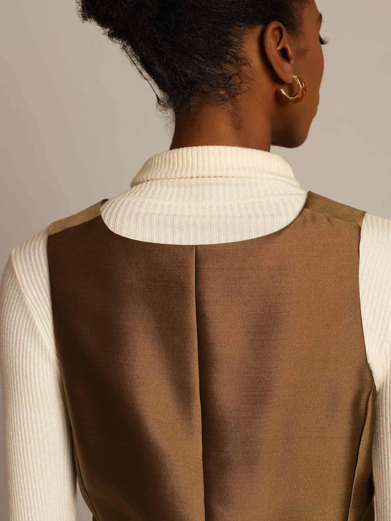 32Momme Silk-Wool Blend Women's V Neck Vest with Button Design sold by SilkSilky product image thumbnail 4