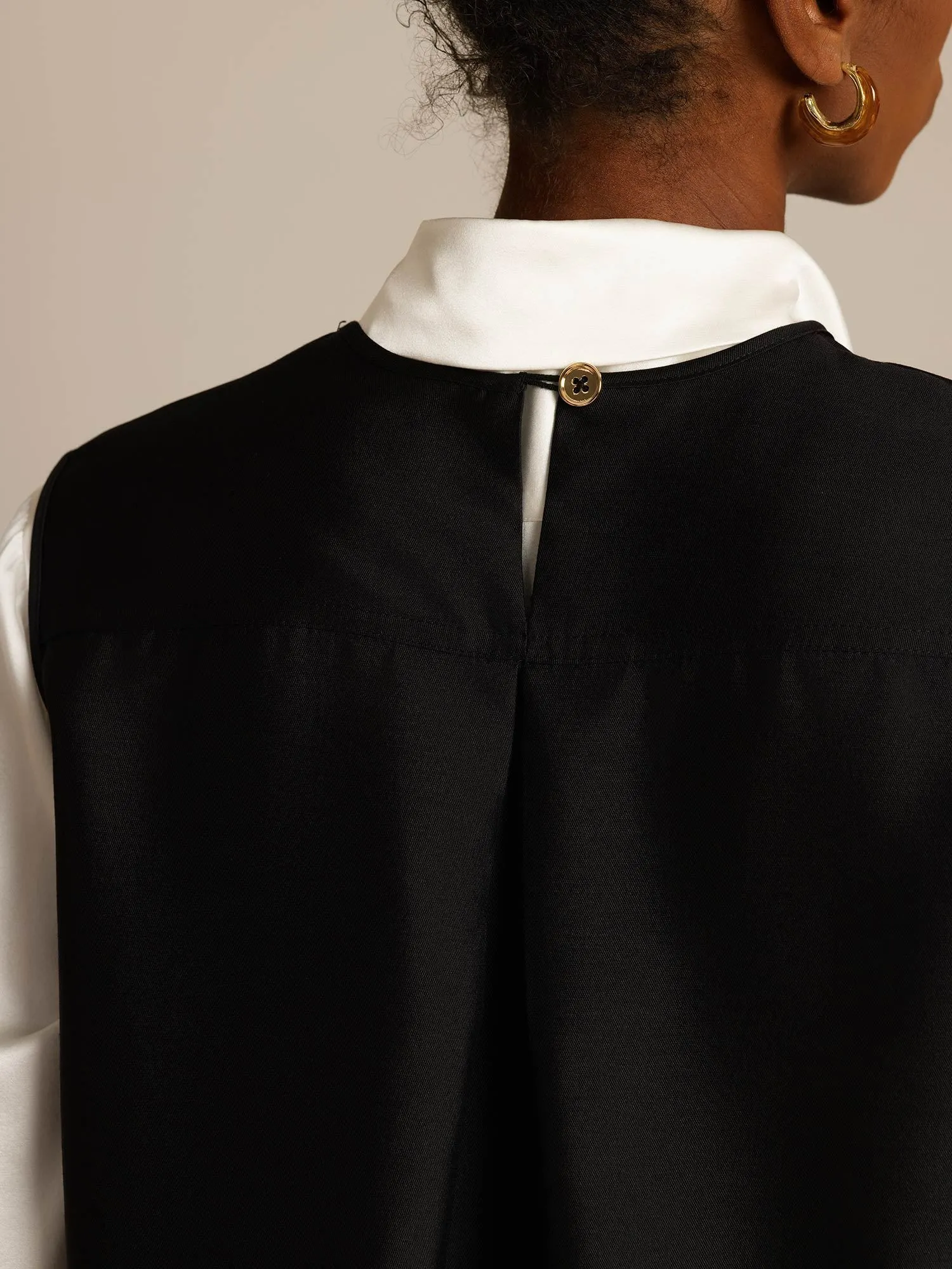 32Momme Silk-Wool Blend Women's Vest with Button Pocket Design sold by SilkSilky product image thumbnail 5