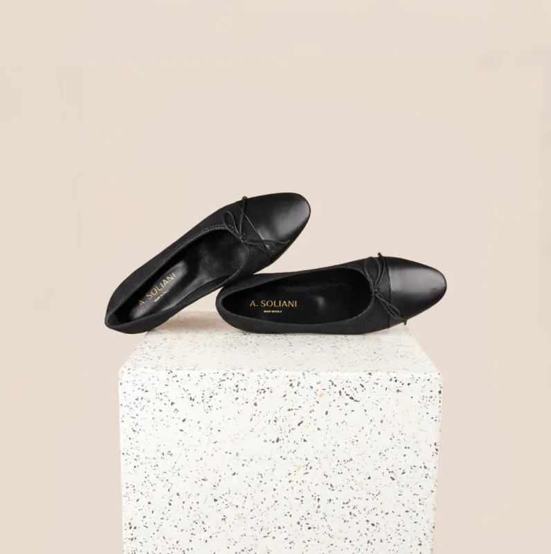Como - Black Diamond/Black Leather sold by A.Soliani