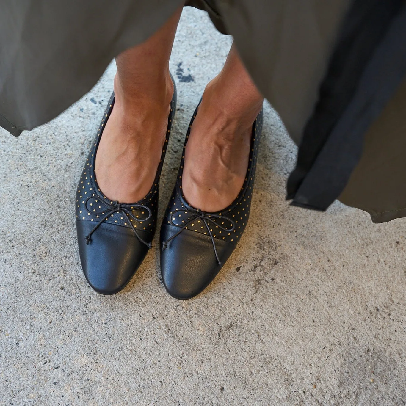 Como - Dotted Gold/Black Leather sold by A.Soliani product image thumbnail 2