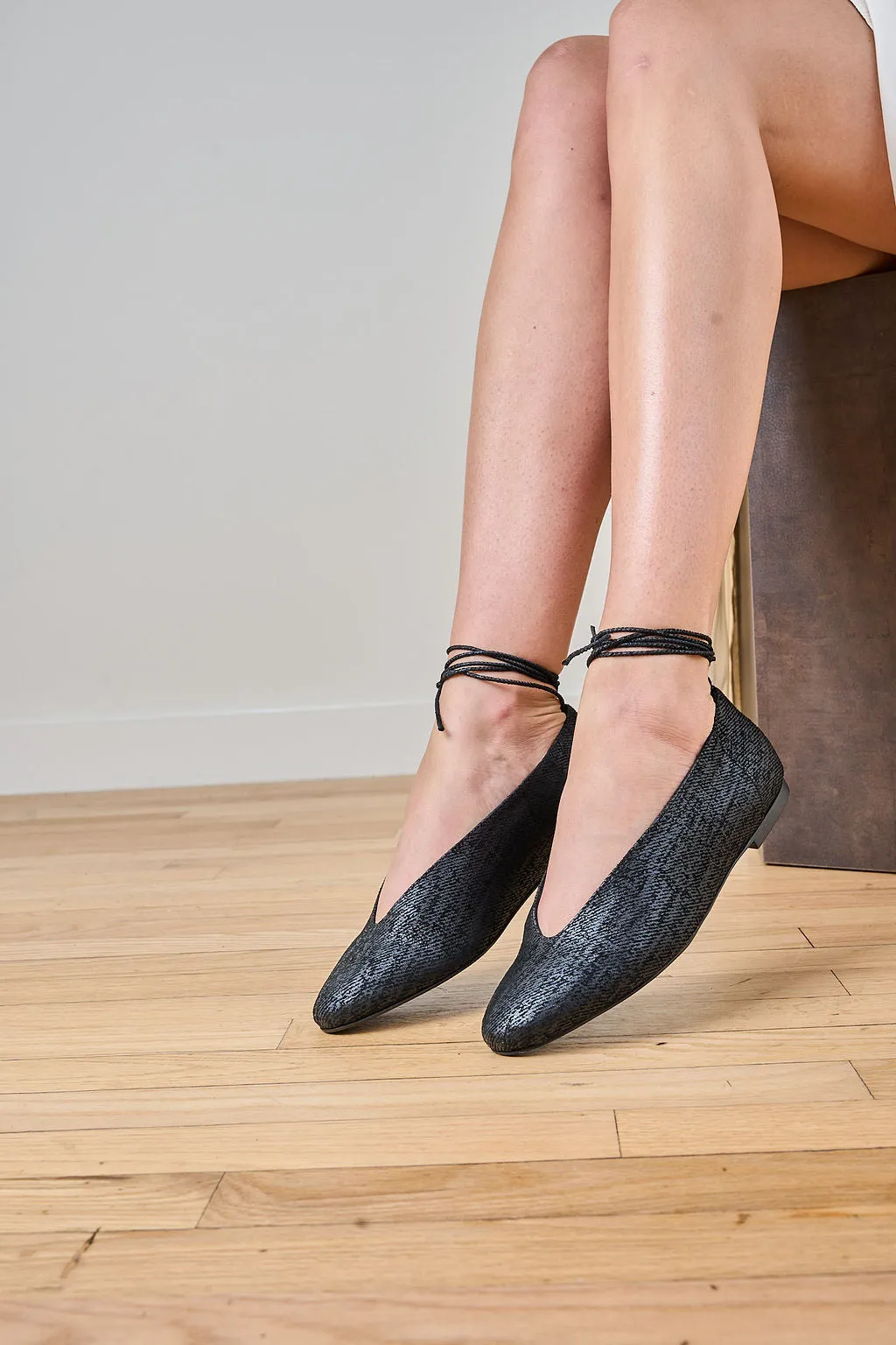 Scala - Black Twill (Removable Ties) sold by A.Soliani product image thumbnail 3