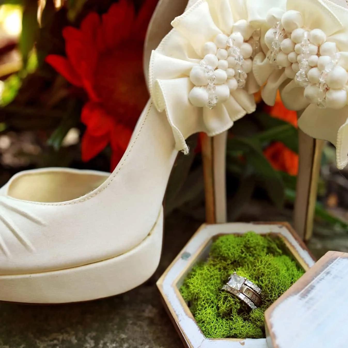 The Grand Kenai & Baguette Wedding Set sold by Antler Rings product image thumbnail 4