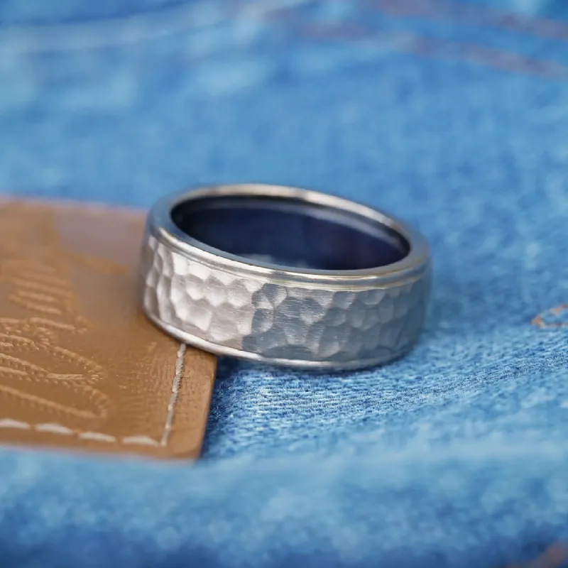 The Larry sold by Antler Rings
