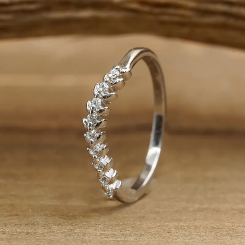 The Laurel sold by Antler Rings