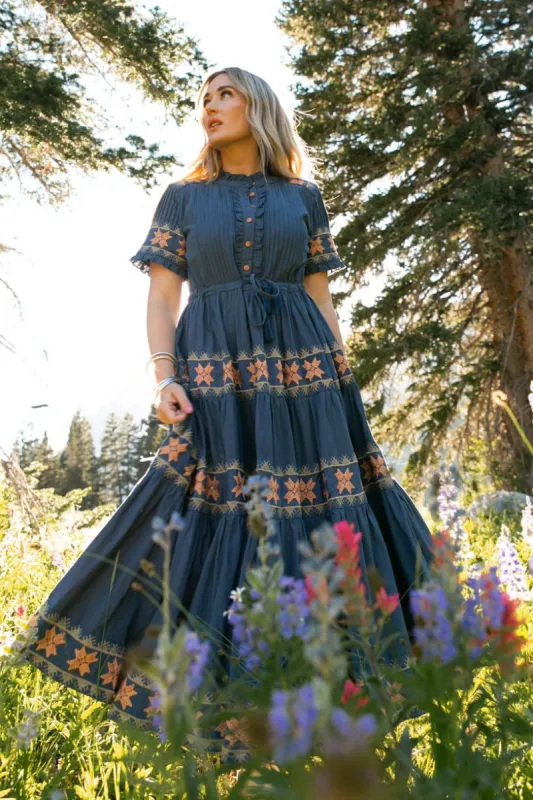RELDI レルディ LAYERED CHECK DRESS Monki seersucker wrap midi dress with tiered layers in blue