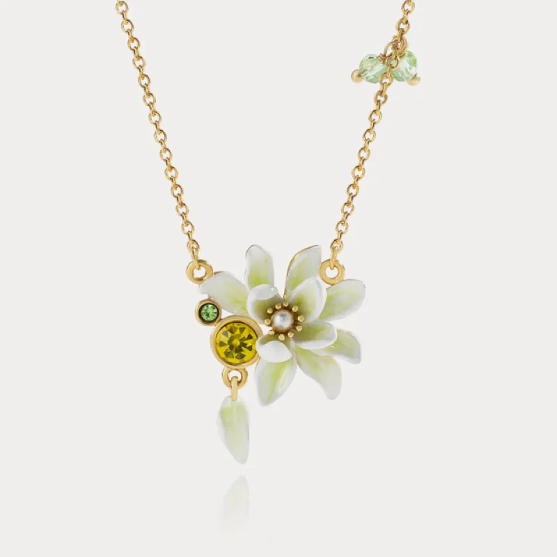 Gardenia Necklace sold by Selenichast