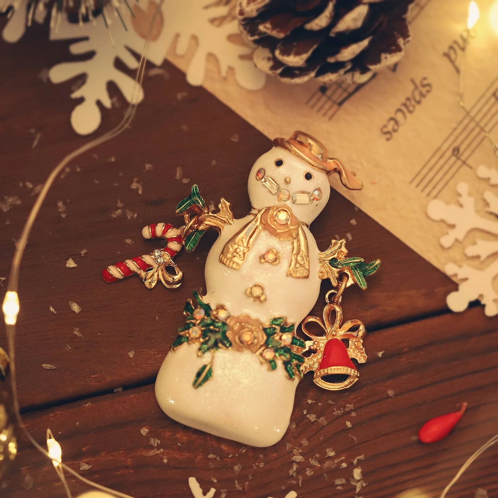 Christmas Snowman Brooch sold by Selenichast product image thumbnail 3