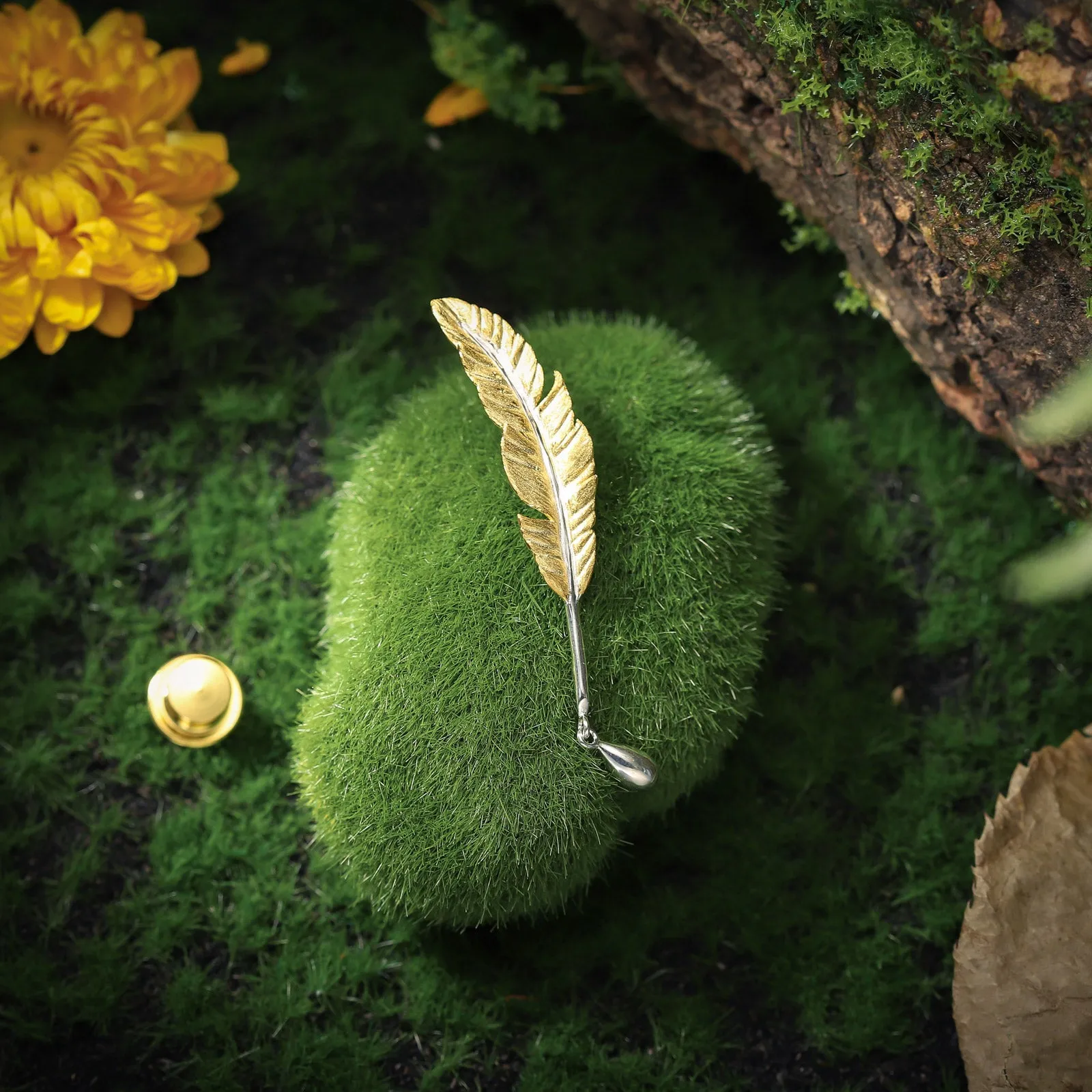 Vintage Feather Brooch sold by Selenichast product image thumbnail 5