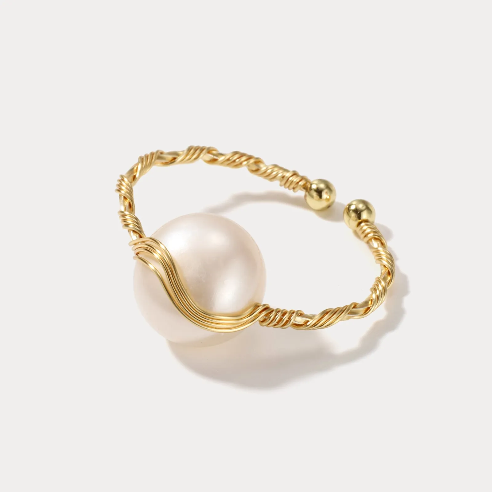 Pearl Ring sold by Selenichast