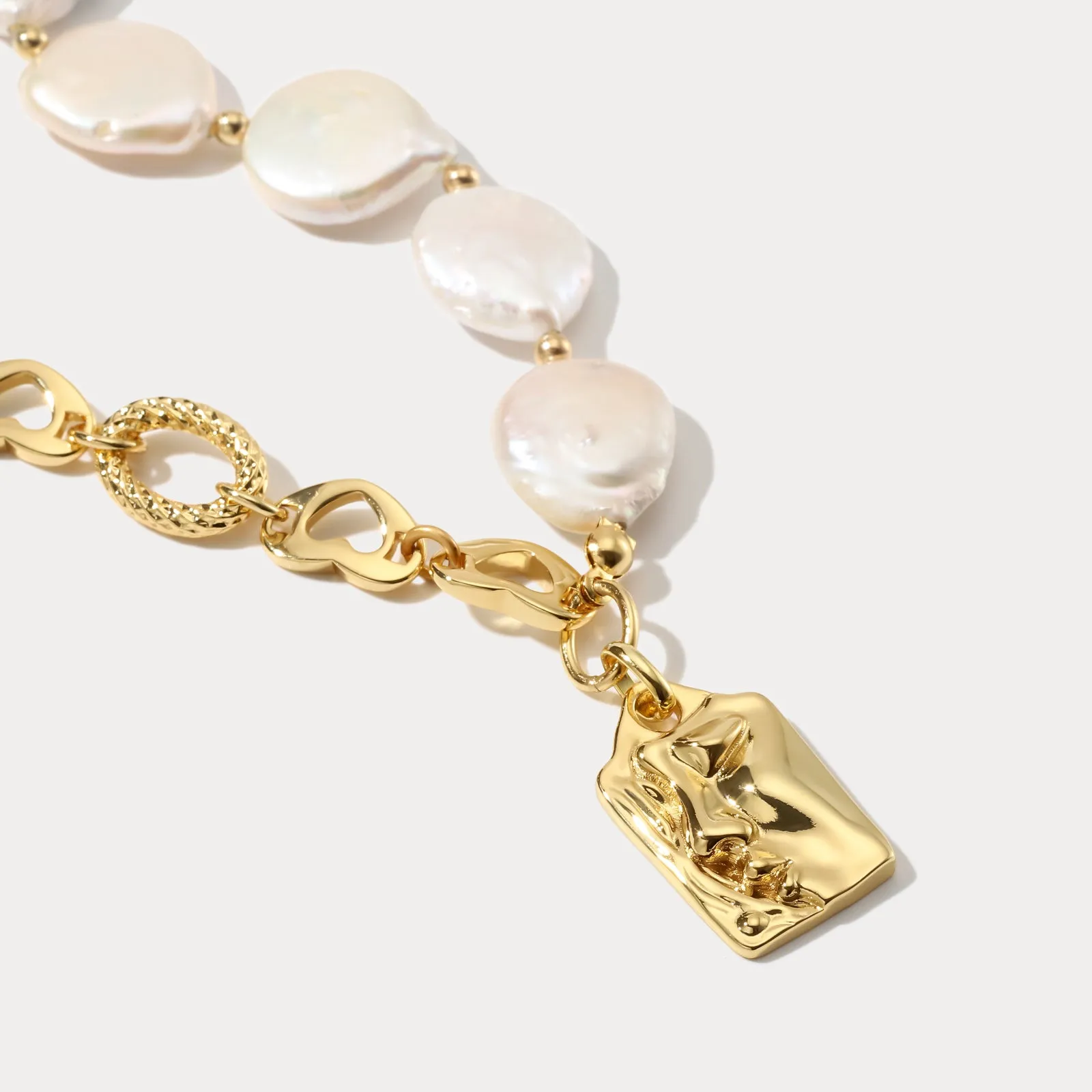 Portrait Hollow Pearl Necklace sold by Selenichast product image thumbnail 2