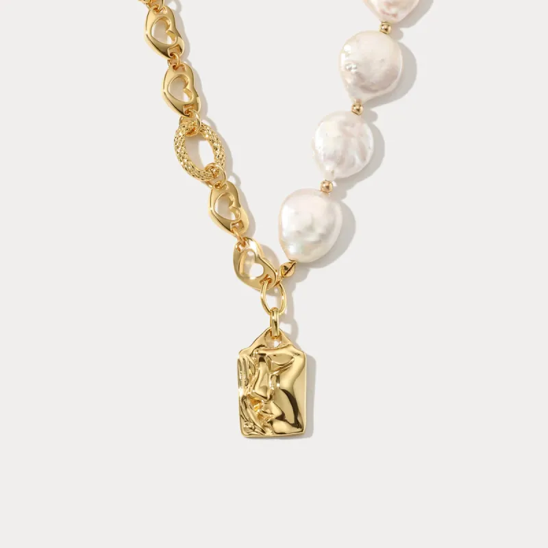 Portrait Hollow Pearl Necklace sold by Selenichast