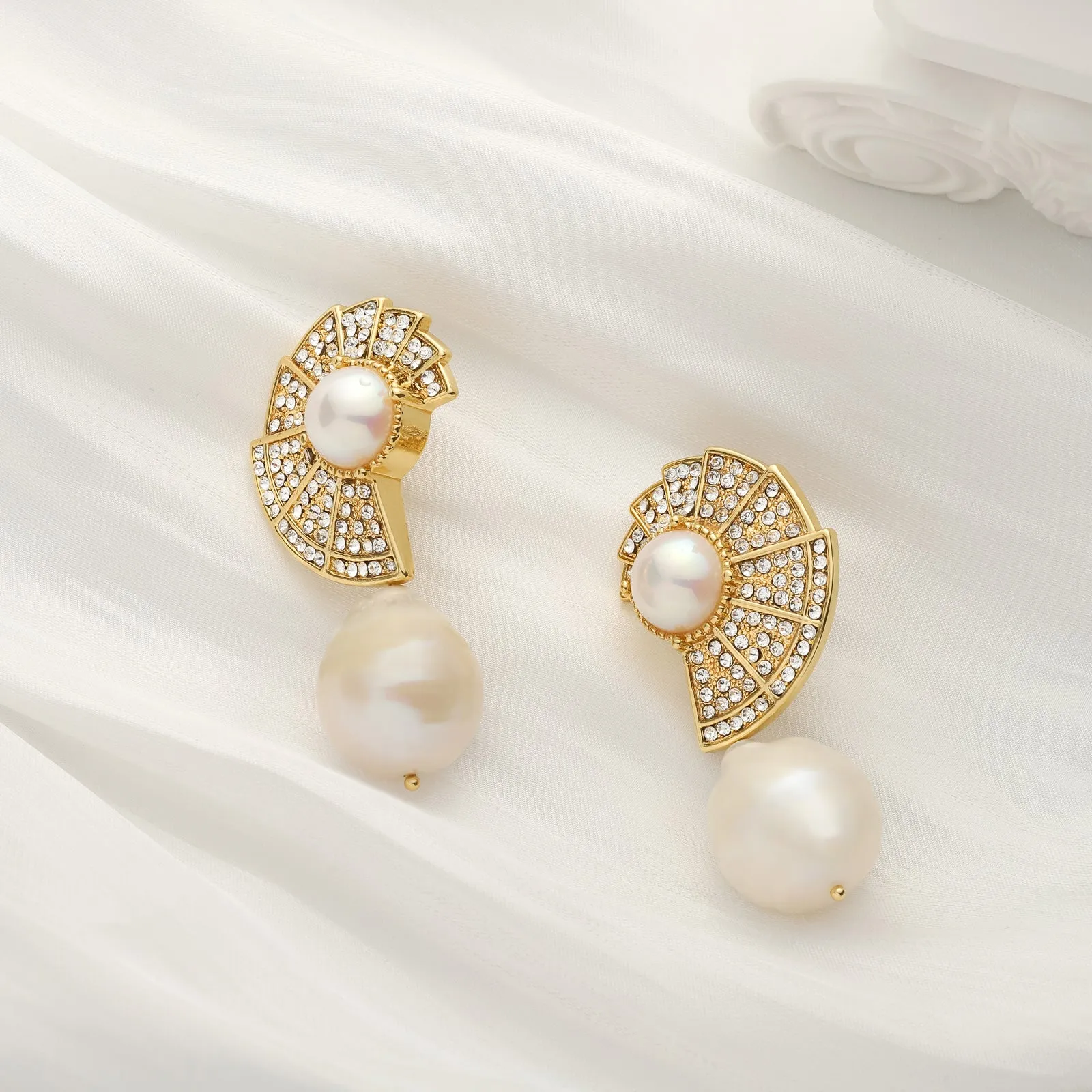 Shell Pearl Earrings sold by Selenichast product image thumbnail 3